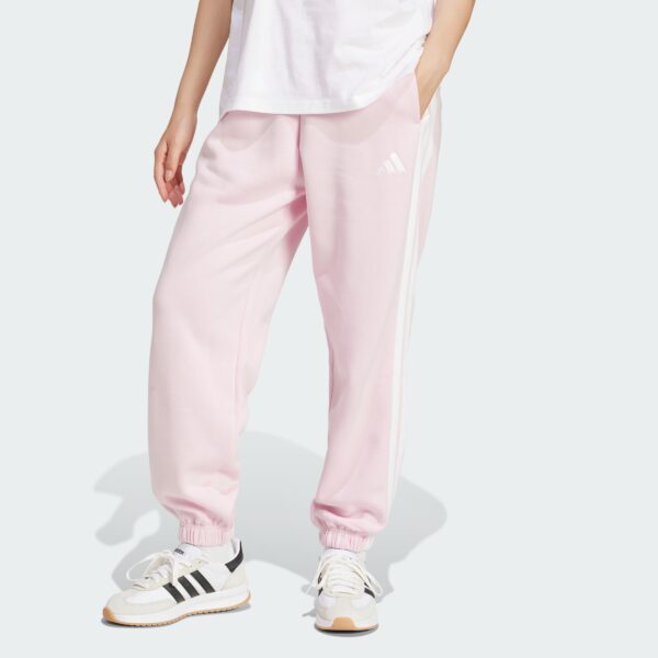 JE1272_000_plp_model.jpgJE1272_000_plp_model.jpg Pantalones holgados de vellón de 3 bandas Adidas Essentials para mujer-