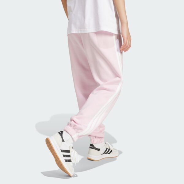 JE1272_23_hover_model.jpg Pantalones holgados de vellón de 3 bandas Adidas Essentials para mujer-