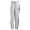 JE1273_plp_white_mannequin.jpg Pantalones holgados de vellón de 3 bandas Adidas Essentials para mujer-