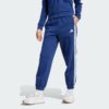 JX7696_000_plp_model.jpgJX7696_000_plp_model.jpg Pantalones holgados de vellón de 3 bandas Adidas Essentials para mujer-