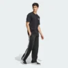 CAMISETA ADIDAS HOMBRE MINI BORDADA BALONCESTO GRÁFICO-