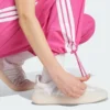 Pantalones de paracaídas tejidos estilo de vida Adidas Essentials 3 bandas para mujer-