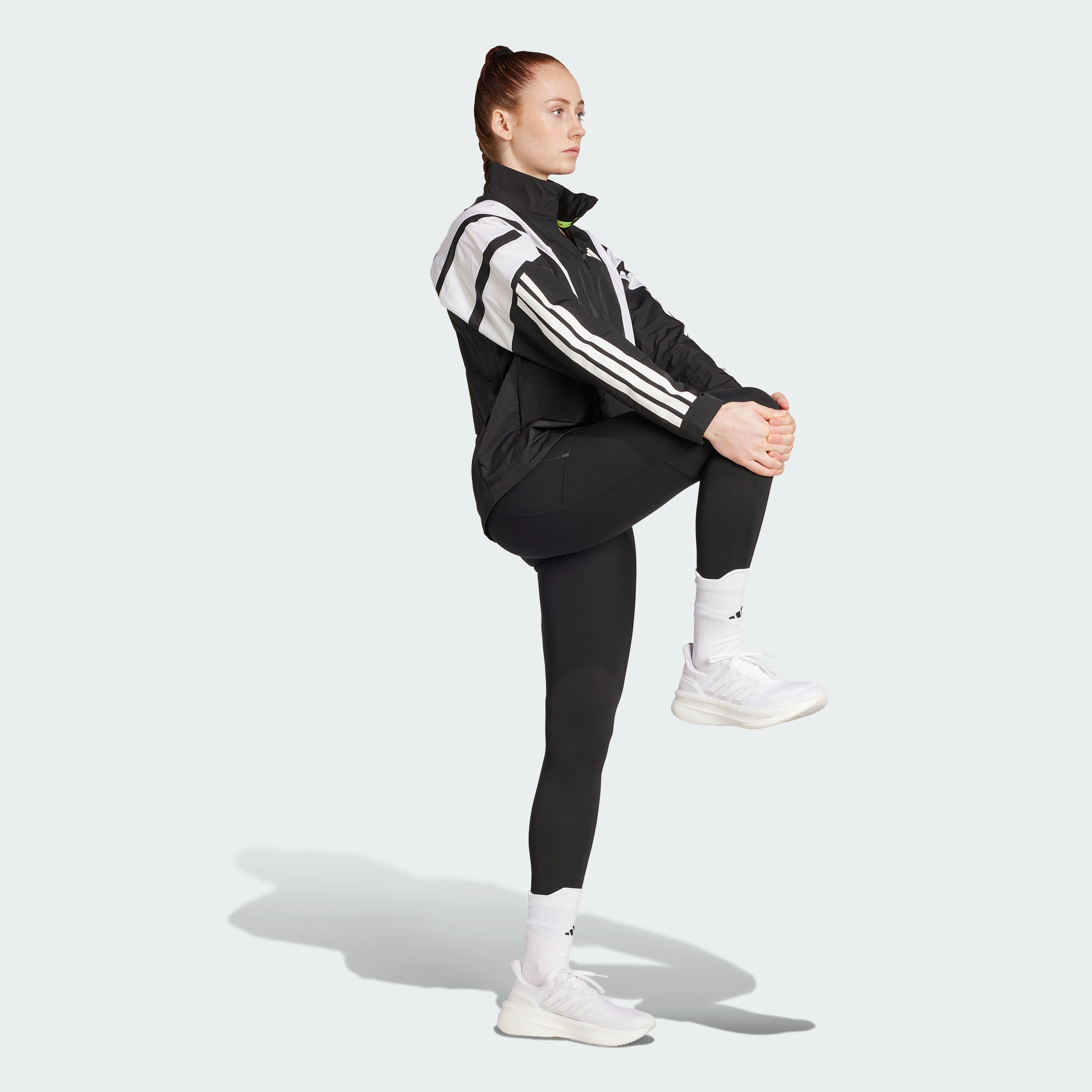 https://assets.adidas.com/images//d6f0e3fa05184b1899d2f10ecefbcada_9366/HZ3696_25_model.jpg