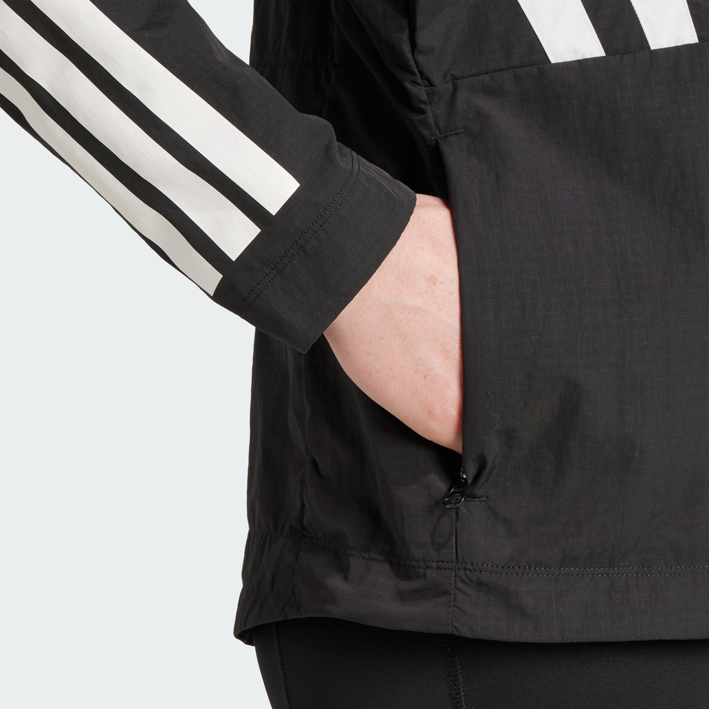 https://assets.adidas.com/images//75539372dd934e9987b0370fdd952513_9366/HZ3696_41_detail.jpg