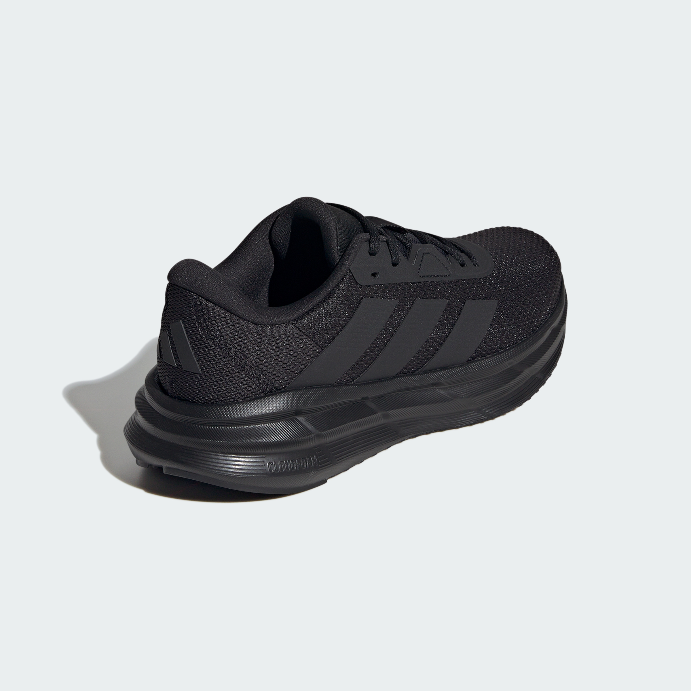 https://assets.adidas.com/images//cec7ff3464f7490ab03afa2ee290f141_9366/ID8764_05_standard.jpg