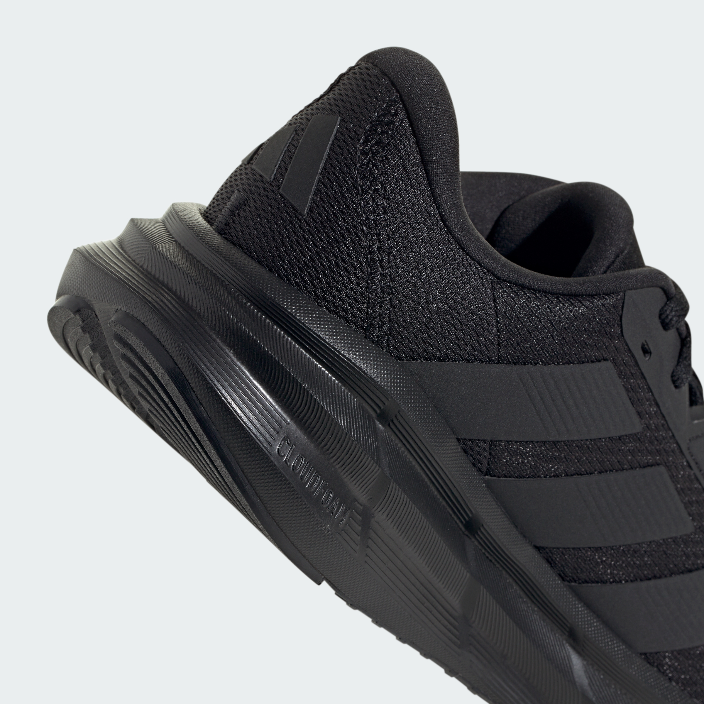 https://assets.adidas.com/images//438d5cc2cbad4ad89a163d74805eb5a4_9366/ID8764_41_detail.jpg