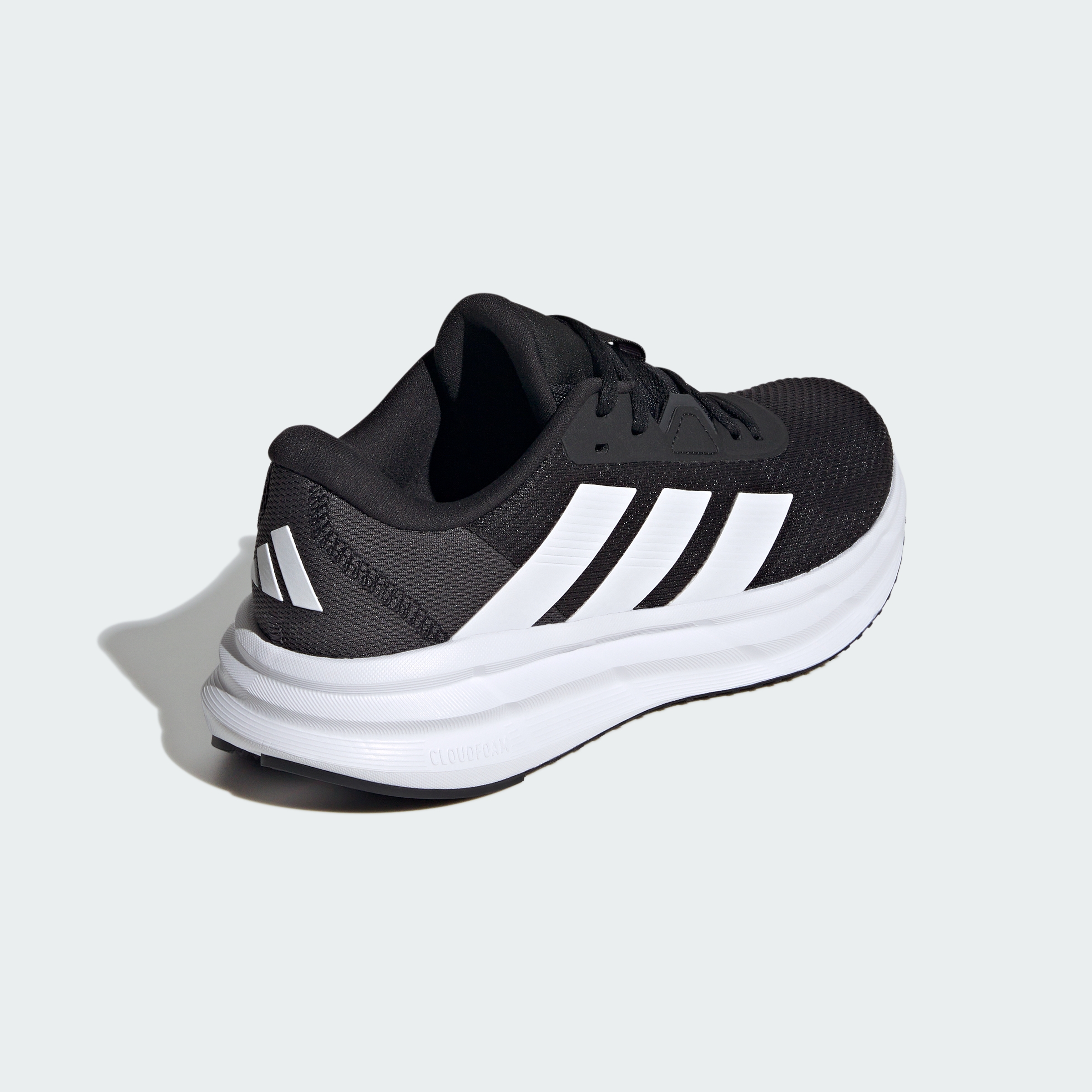 https://assets.adidas.com/images//d3e471d88c61461987f8283536efc897_9366/ID8765_05_standard.jpg