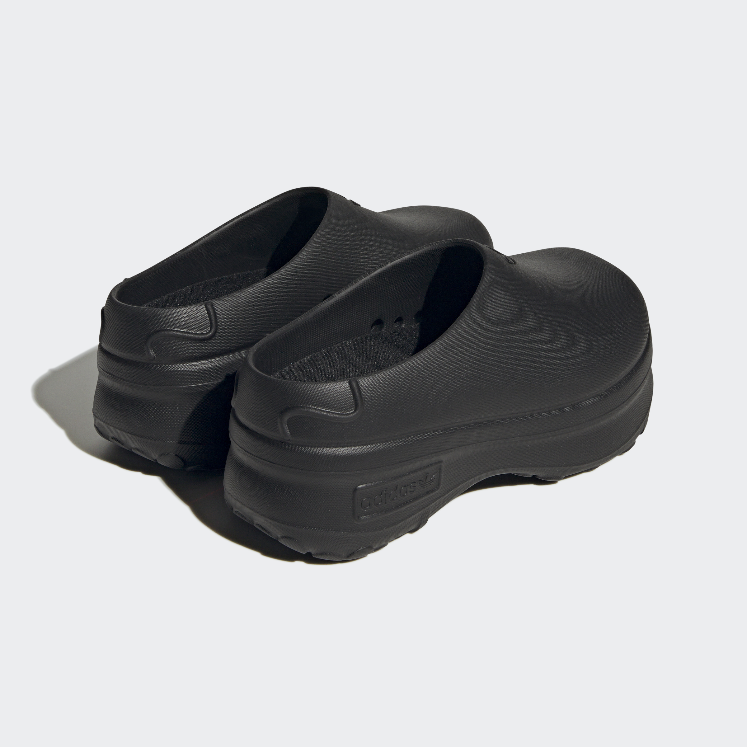 https://assets.adidas.com/images//894637e20bc1407bba13af9c017ac458_9366/IE4626_05_standard.jpg