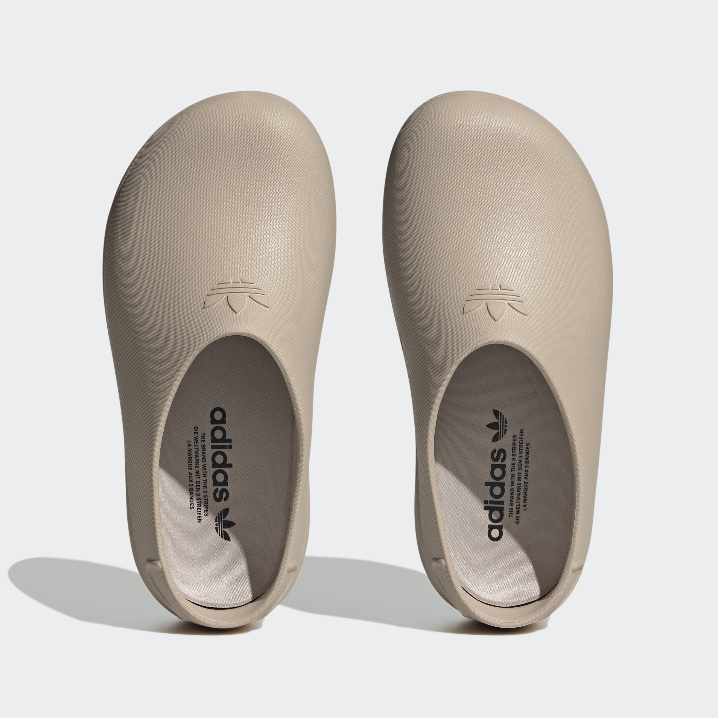 https://assets.adidas.com/images//de6675b5c012444588b1af9c017b6d8e_9366/IE7052_02_standard_hover.jpg