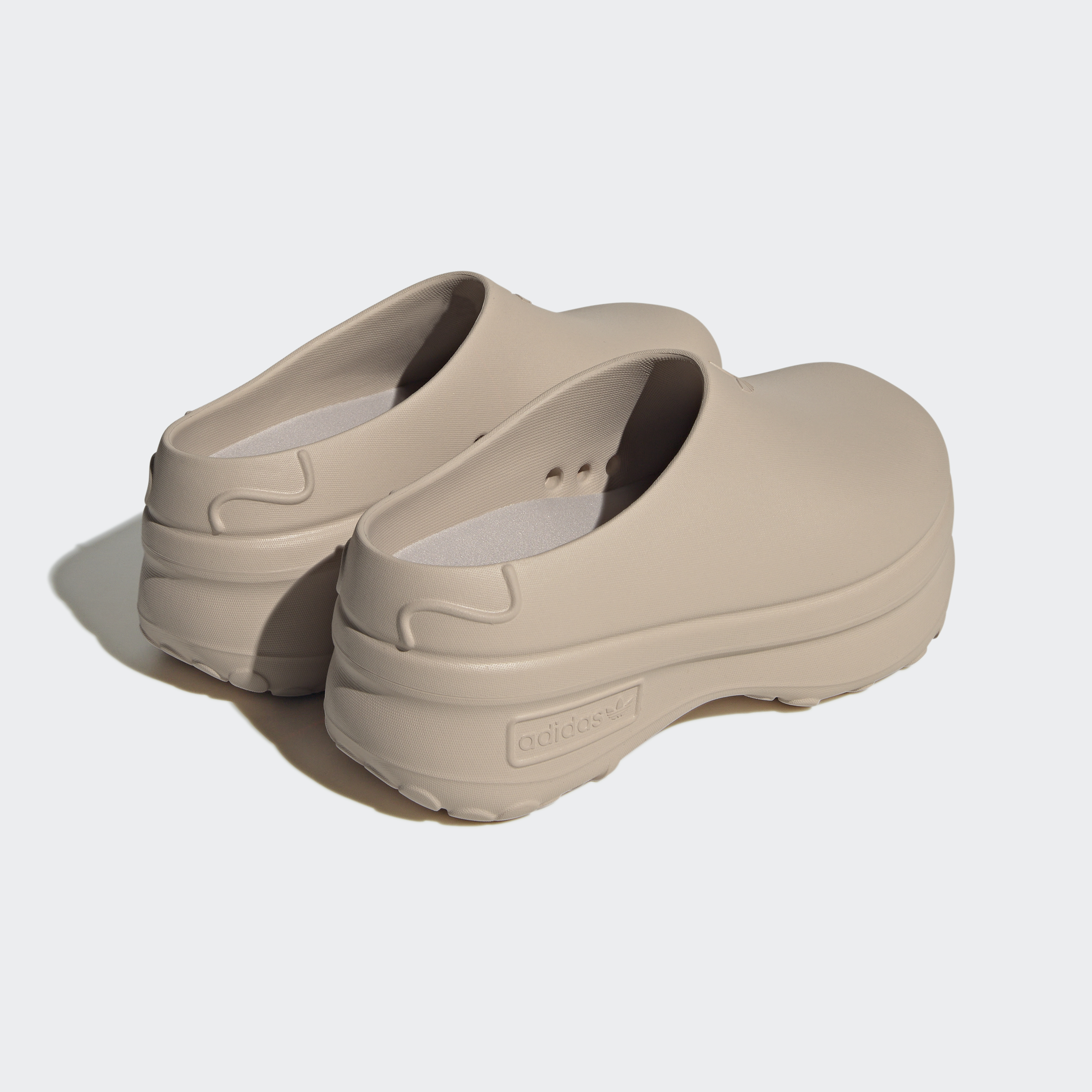 https://assets.adidas.com/images//e9f771fc5df4400e8b7faf9c017b8ac8_9366/IE7052_05_standard.jpg