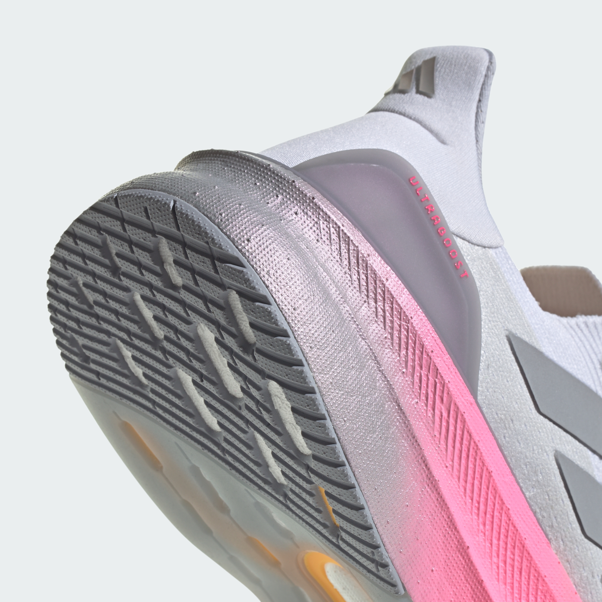 https://assets.adidas.com/images//bad7f15e500e473f8ef2ce451befe5ad_9366/IH0636_41_detail.jpg