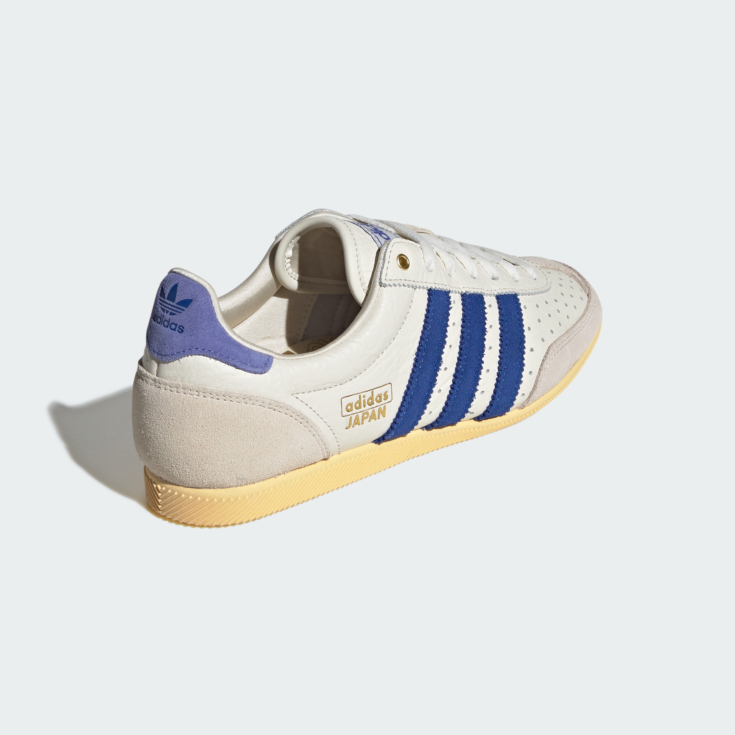 https://assets.adidas.com/images//32f4ce44acd8471c8e03c89ea3da4617_9366/IH1601_05_standard.jpg