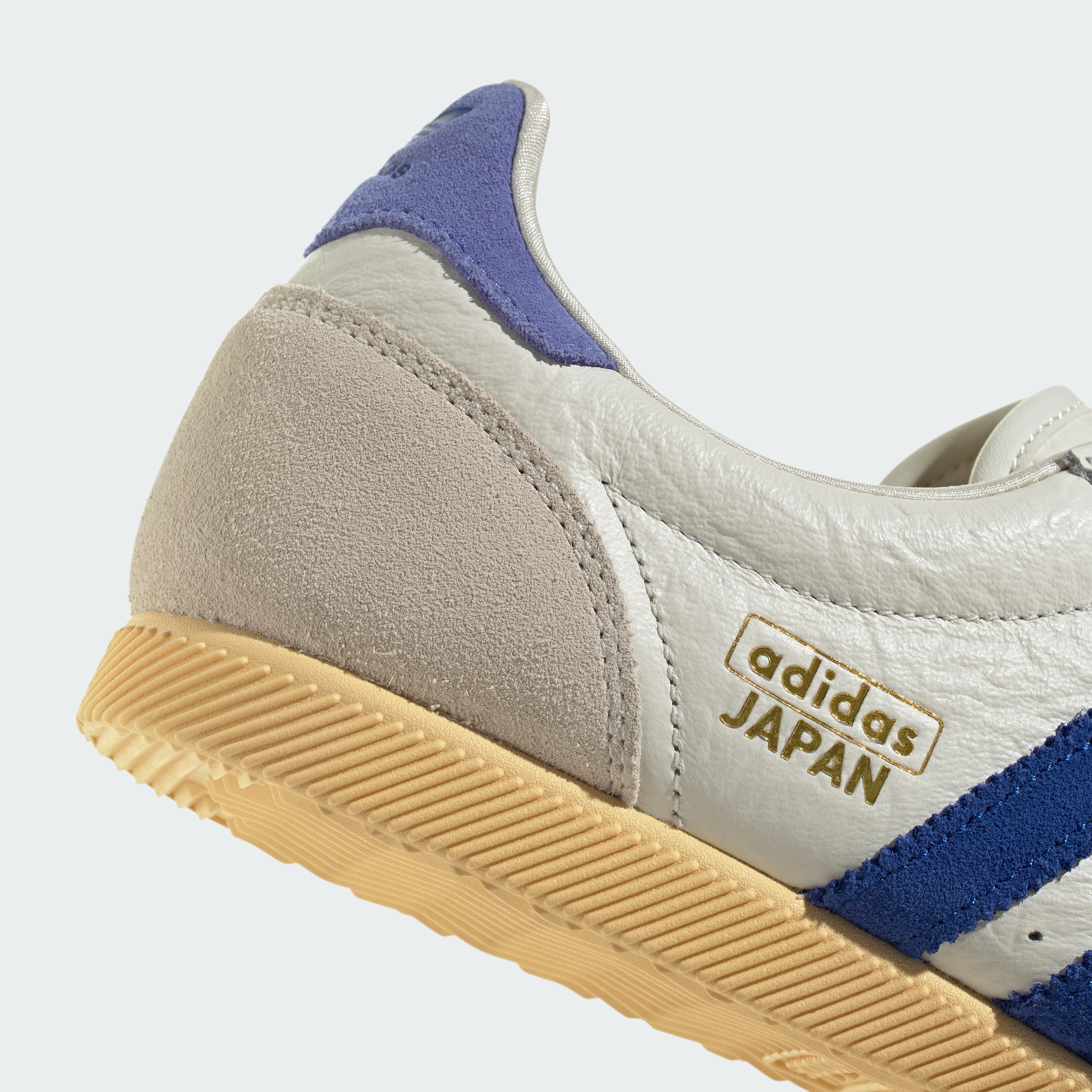 https://assets.adidas.com/images//e9fbb155e9d341e0aa41f6f78c2144be_9366/IH1601_41_detail.jpg