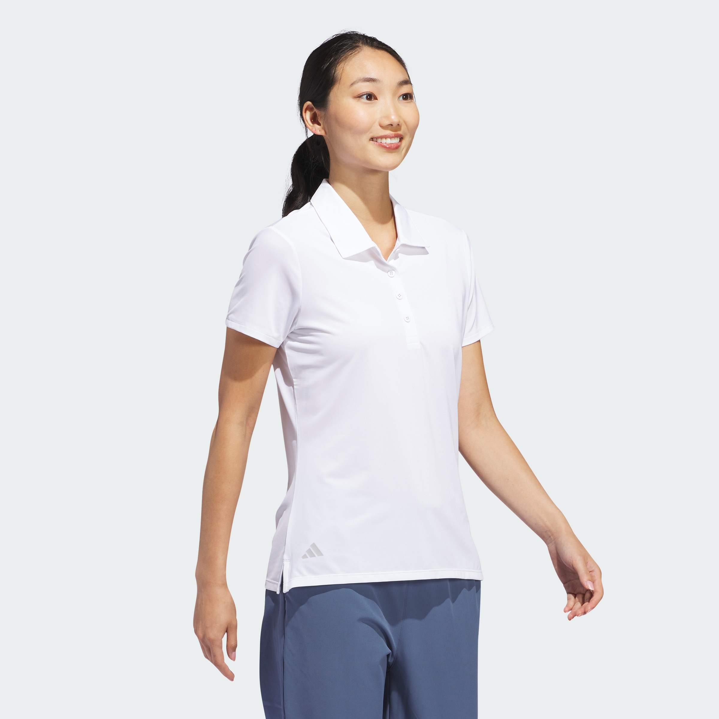 https://assets.adidas.com/images//dd0d1b5a43574698a352e698d412779f_9366/IP4216_25_model.jpg