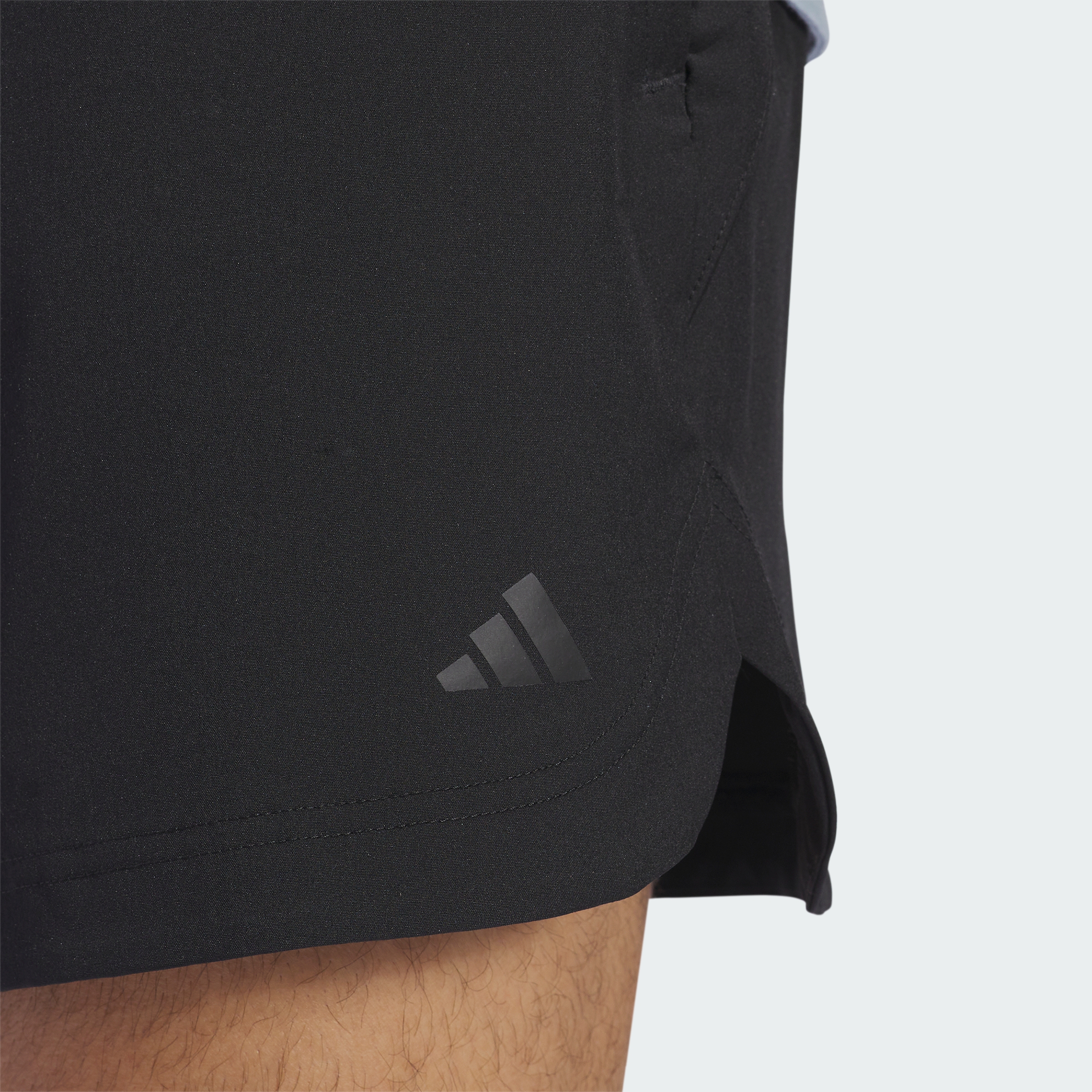 https://assets.adidas.com/images//cff55a8c0d624a6e8acad19b4d912550_9366/IT1097_41_detail.jpg