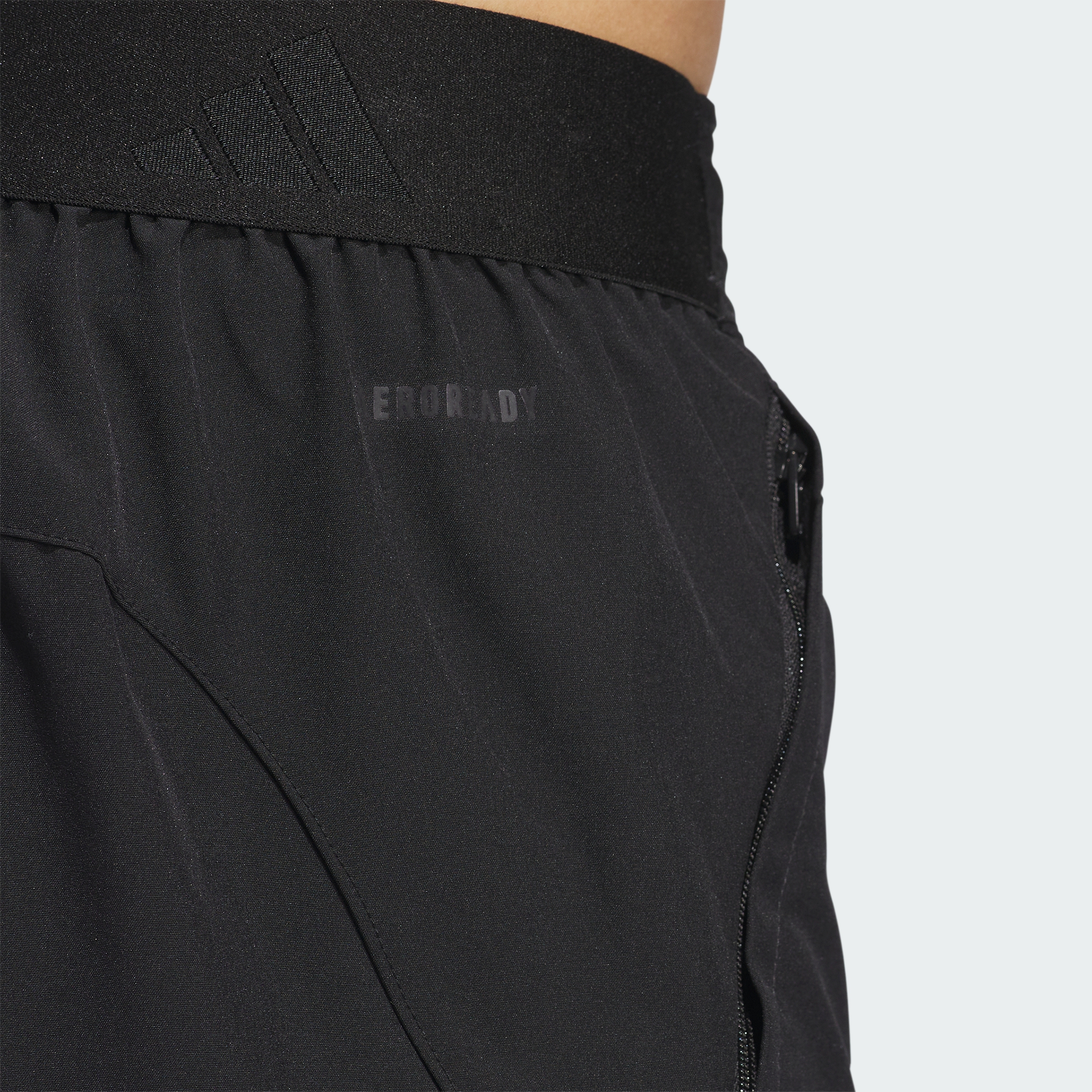 https://assets.adidas.com/images//13400f3b2755426cab190d9a48569365_9366/IT1097_42_detail.jpg