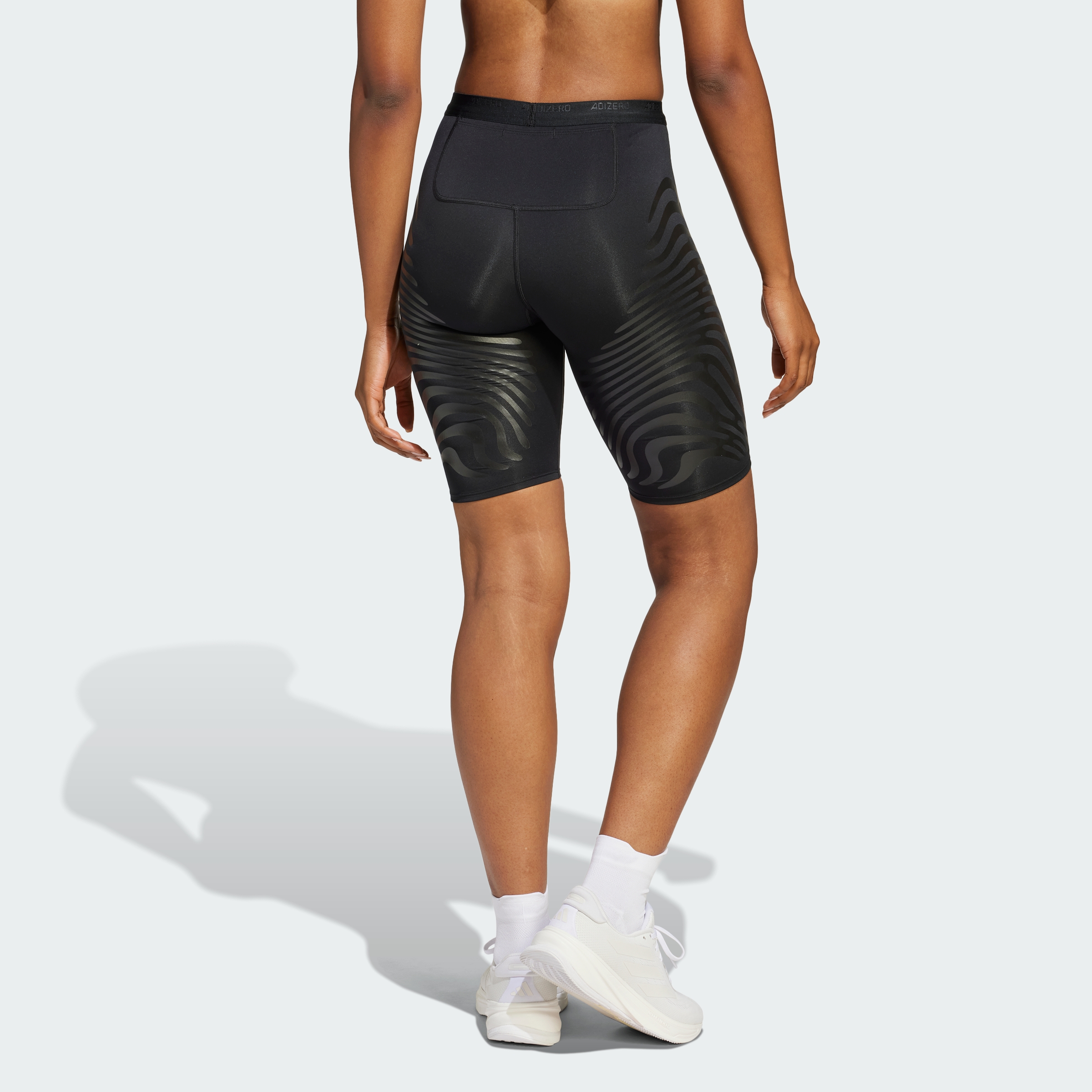 https://assets.adidas.com/images//5b3933fd2f874eb6b76b5164d4a4f541_9366/JC7665_23_hover_model.jpg