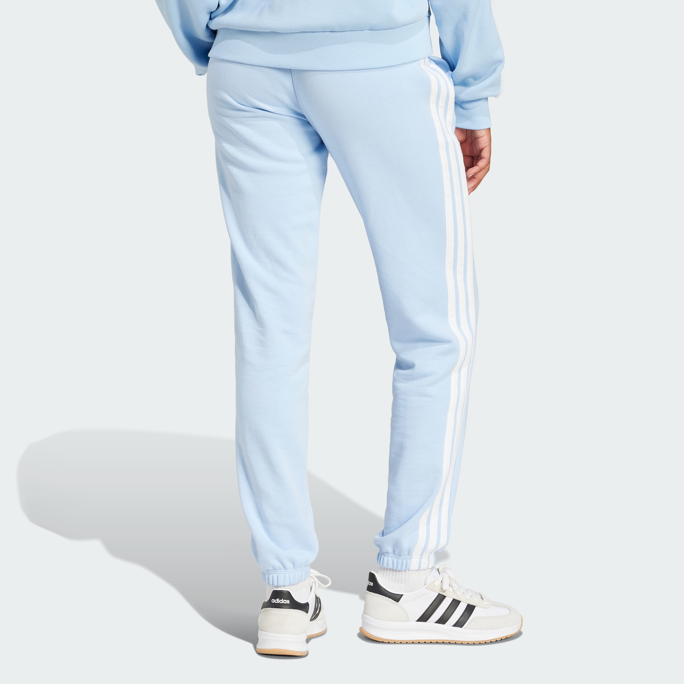 https://assets.adidas.com/images//518841284d0e470d907177d5633e61ae_9366/JD5300_23_hover_model.jpg