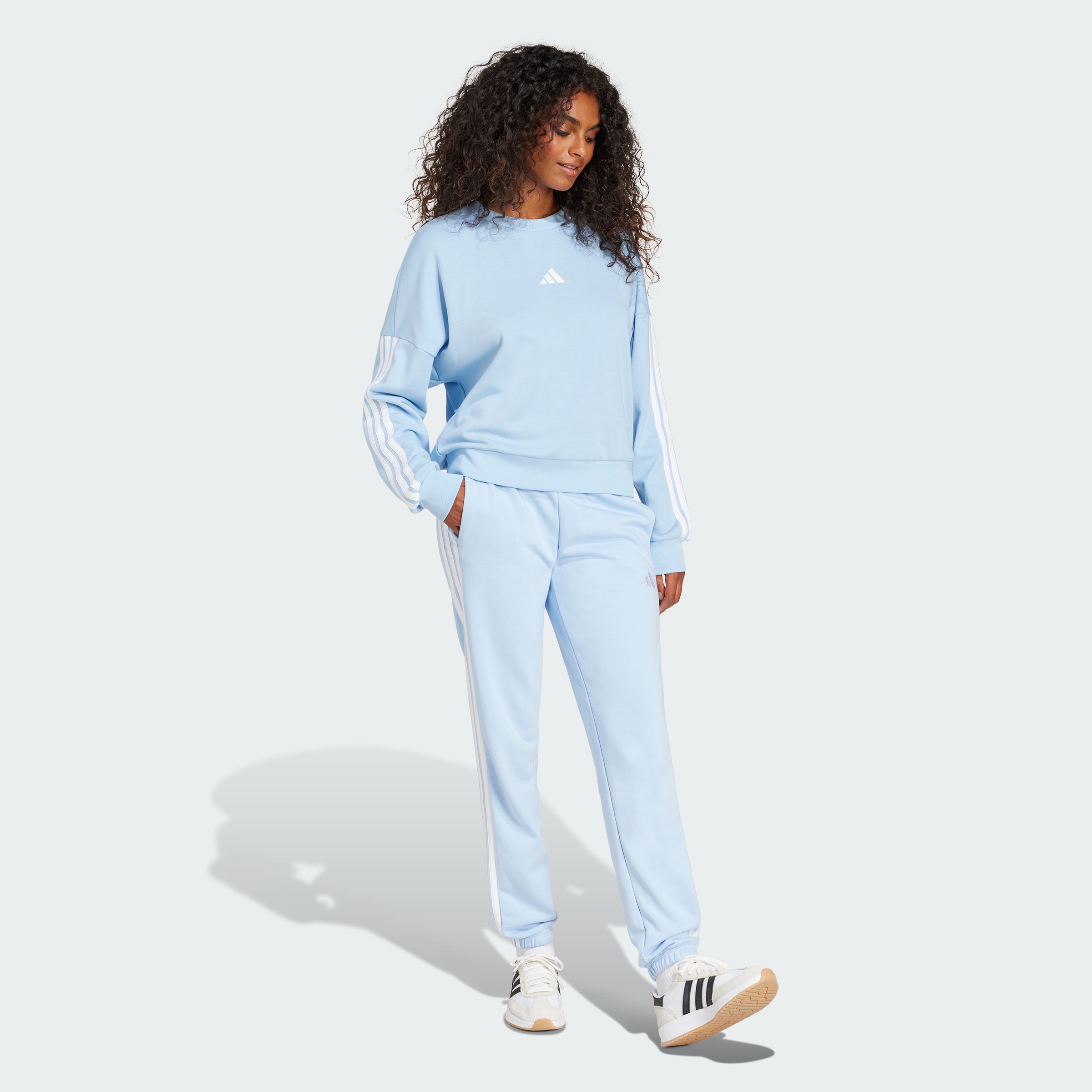 https://assets.adidas.com/images//c5afa5d9306242f7937b176fc427a64f_9366/JD5300_25_model.jpg