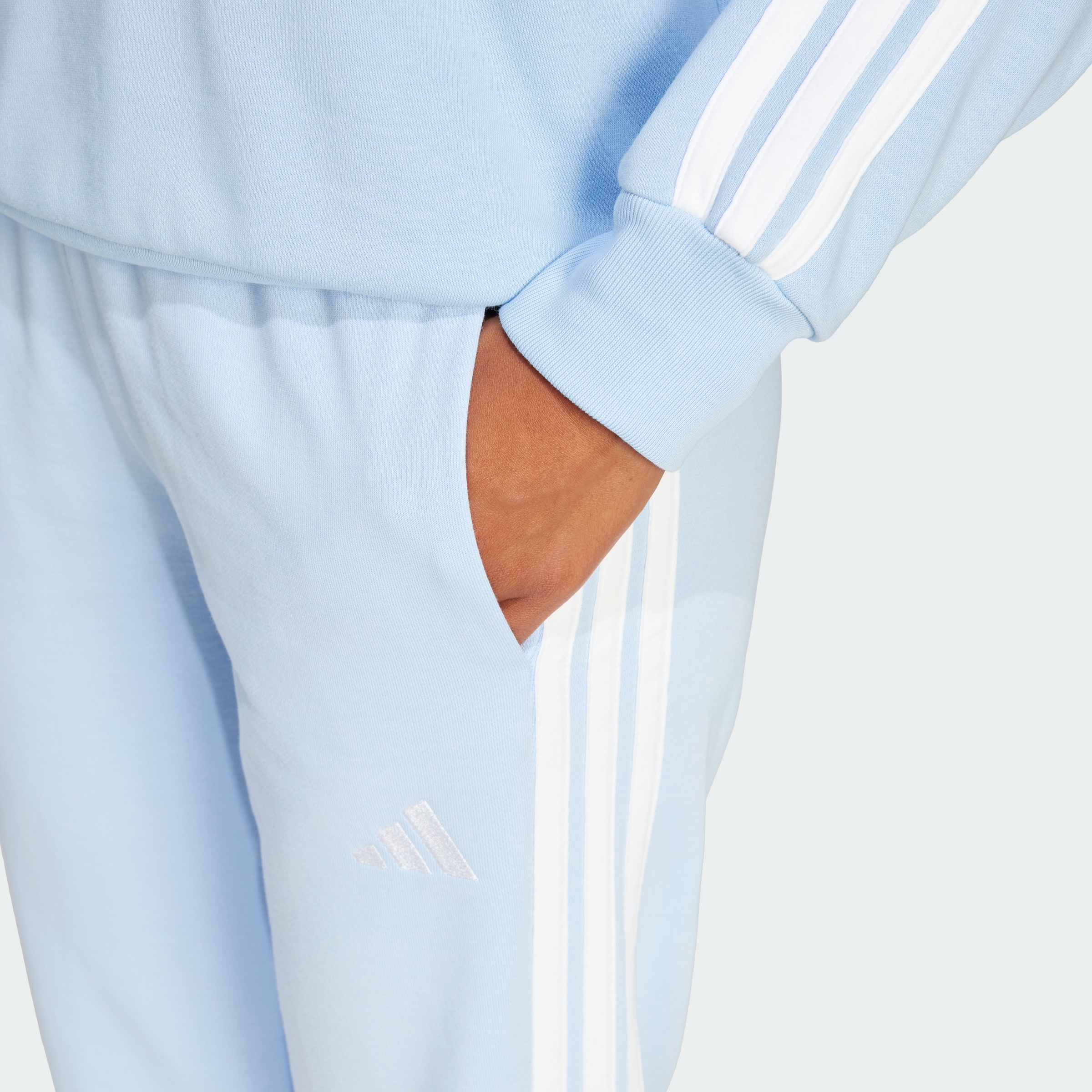 https://assets.adidas.com/images//269b528667e941cb916e55593af254f0_9366/JD5300_42_detail.jpg