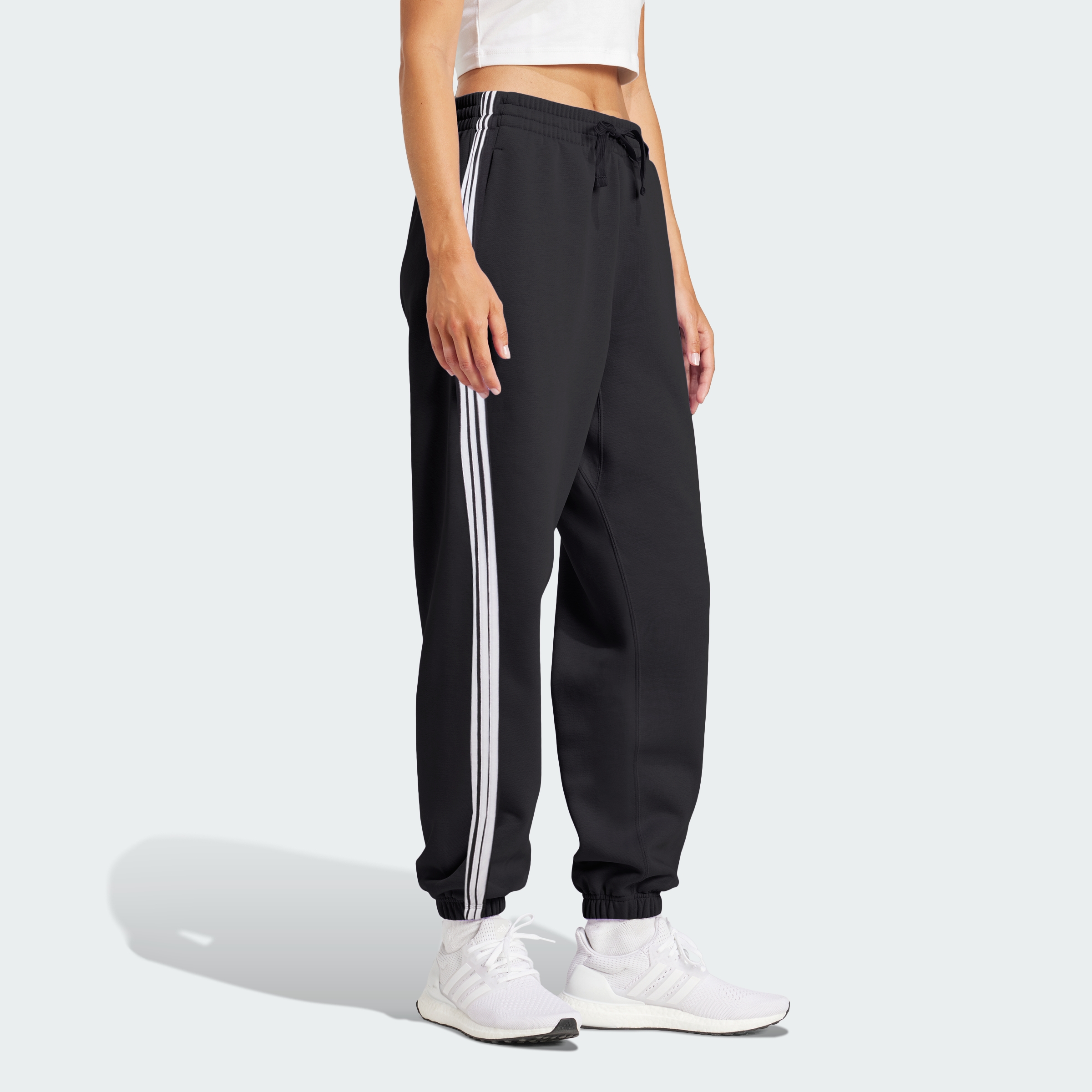 https://assets.adidas.com/images//095453a0ec844fb5b211a206790a1631_9366/JD5302_25_model.jpg