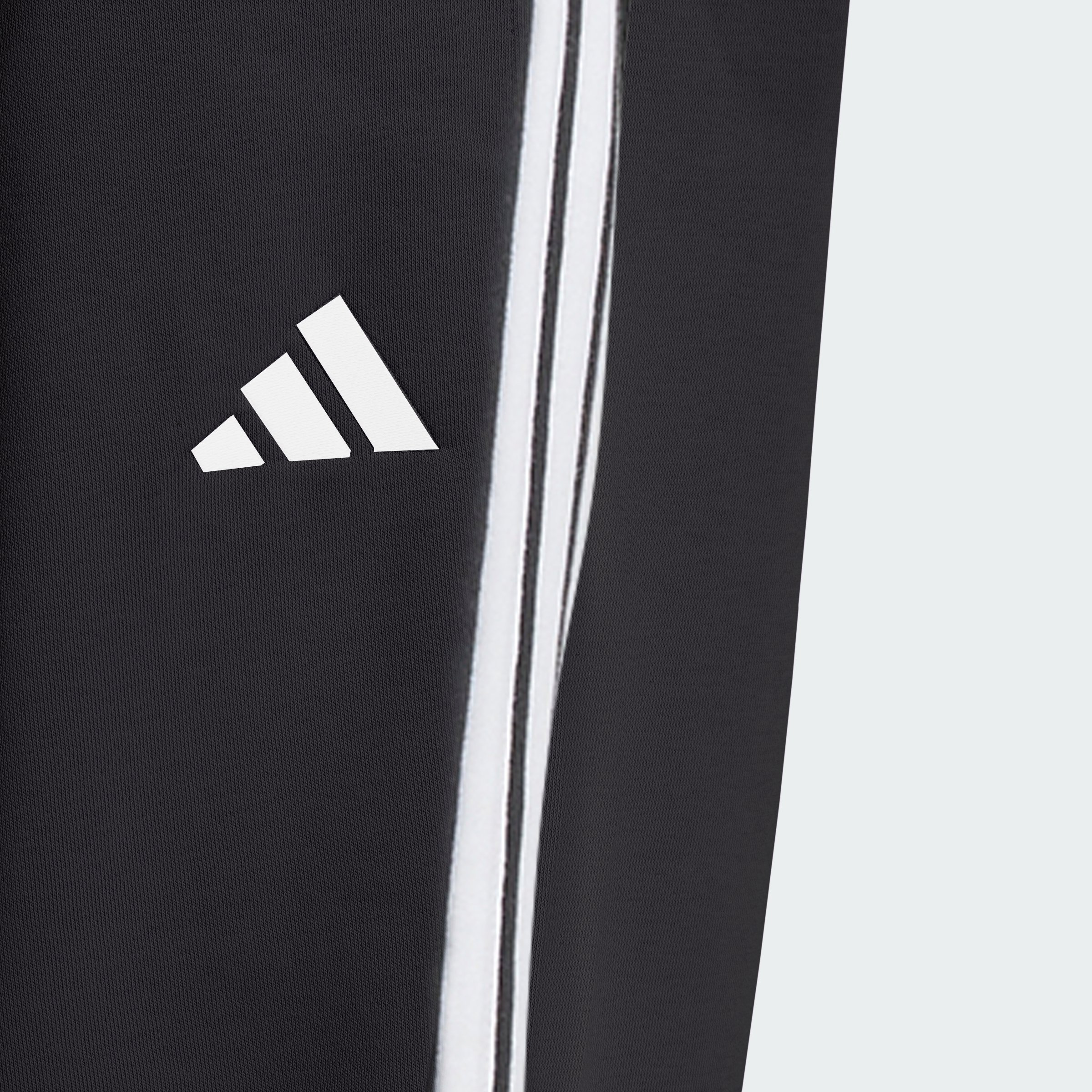https://assets.adidas.com/images//c048177b408c45b0b9f0ba4397459a5b_9366/JD5302_42_detail.jpg