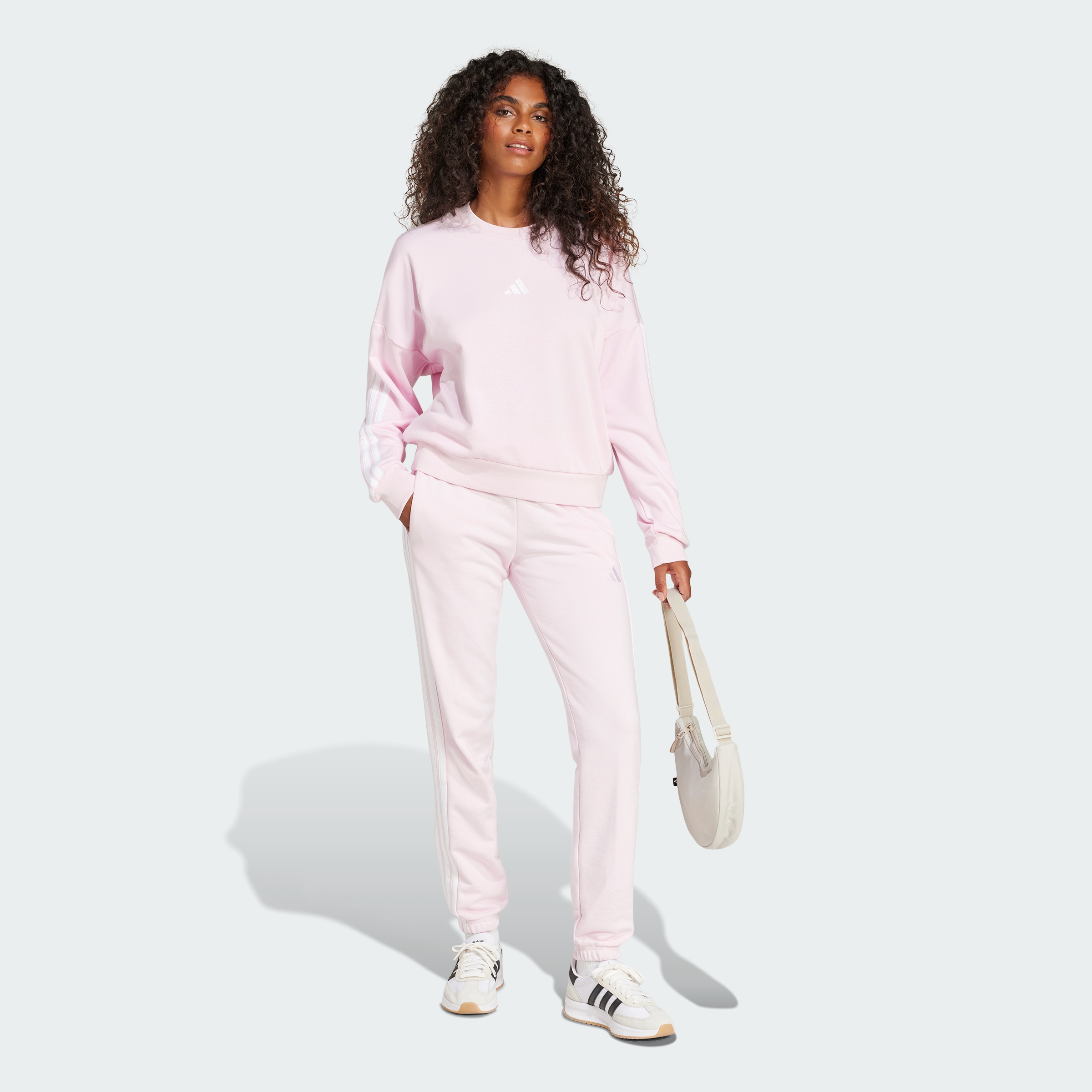 https://assets.adidas.com/images//71a8d7df70ae4a4a9202fe20c3a9ab85_9366/JD5308_25_model.jpg