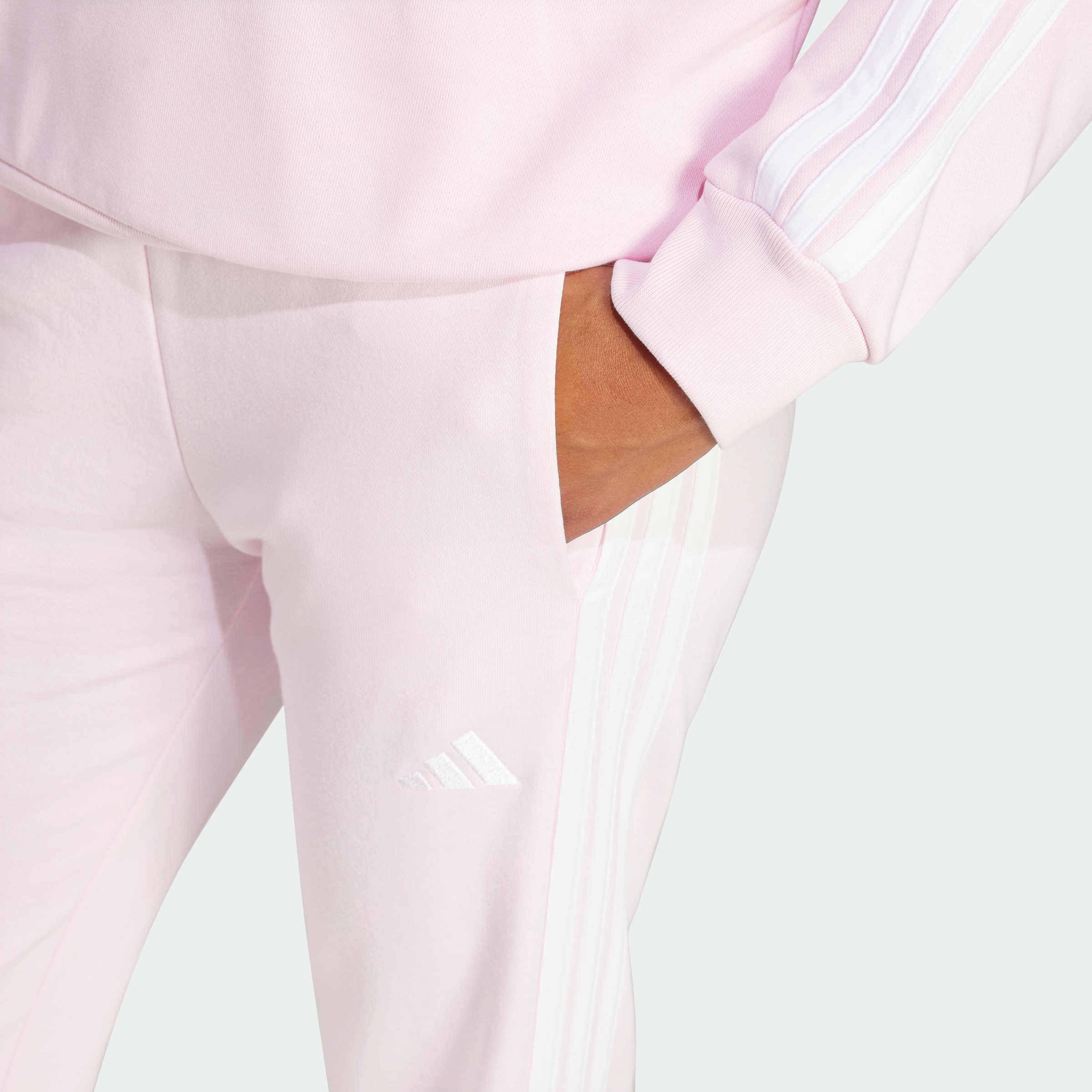 https://assets.adidas.com/images//c1c4b56e688b40058897d64cb15d7ac7_9366/JD5308_42_detail.jpg