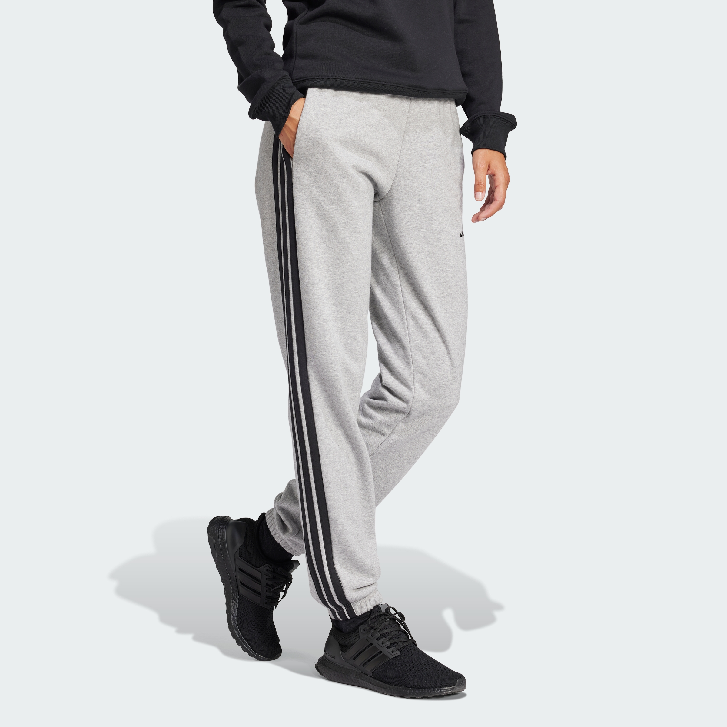 https://assets.adidas.com/images//e2372d05e77e4d1f8361337a5397ee58_9366/JD5310_25_model_hover.jpg