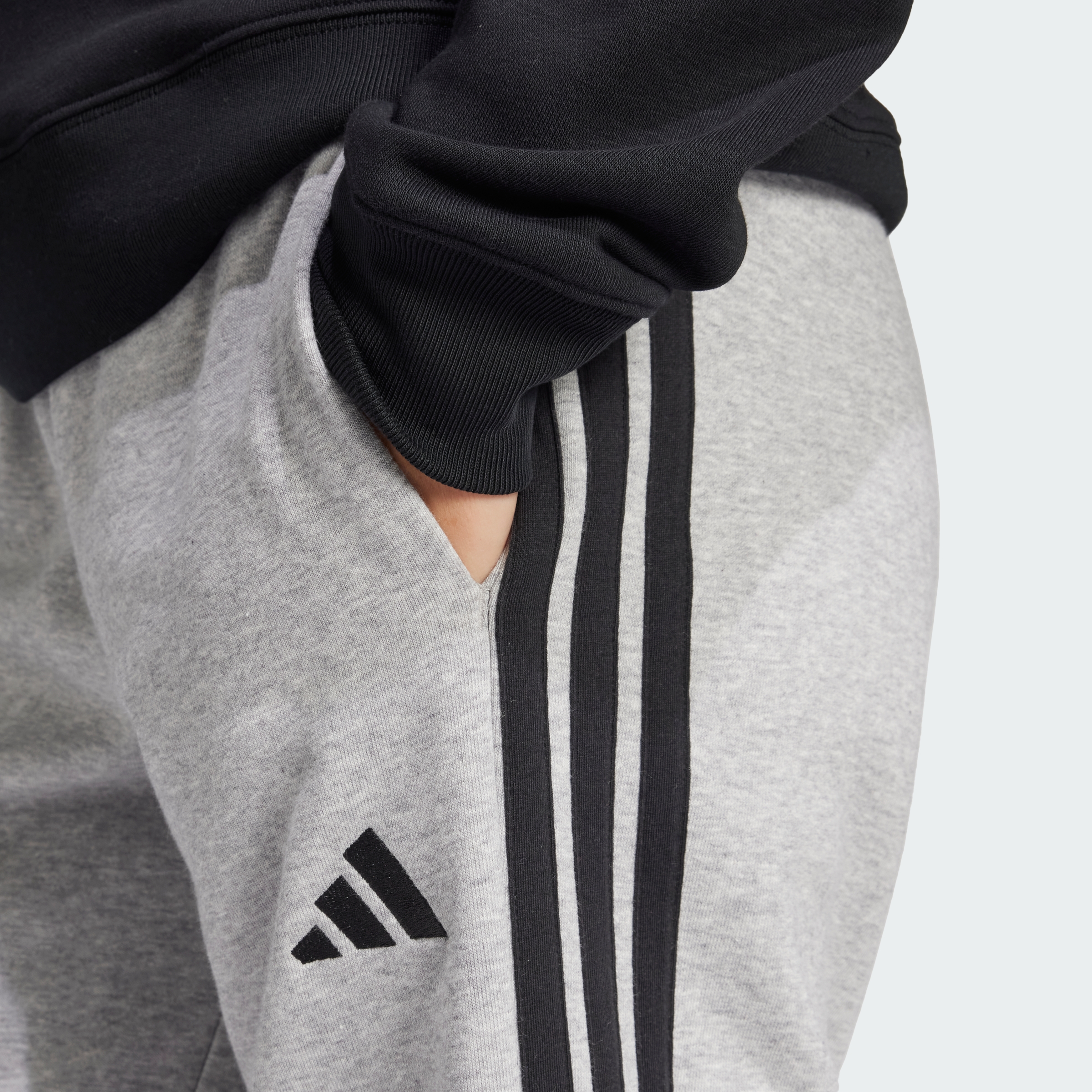 https://assets.adidas.com/images//11508cbdd5ac4bc494760d8ac24ac997_9366/JD5310_41_detail.jpg