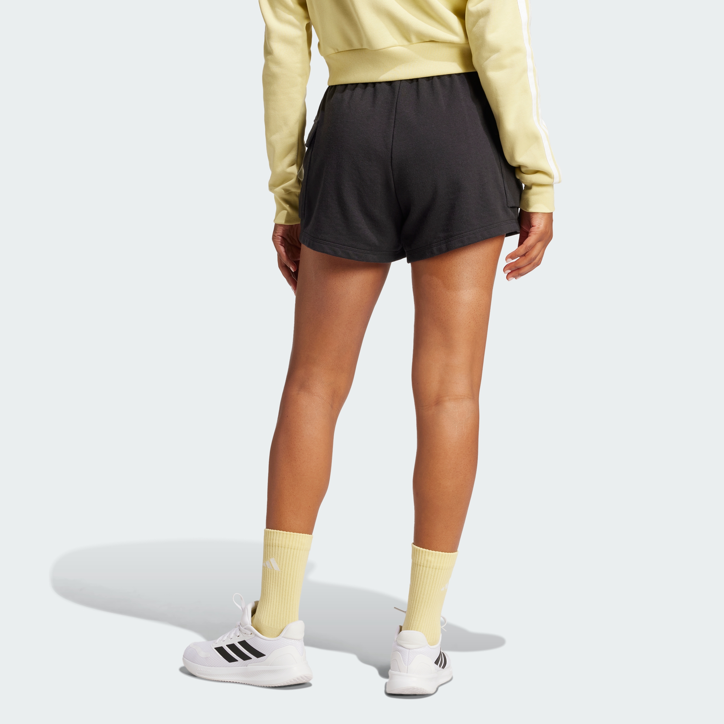 https://assets.adidas.com/images//8f4bd46f06544263ba5fd6f07aca6095_9366/JD9944_23_hover_model.jpg