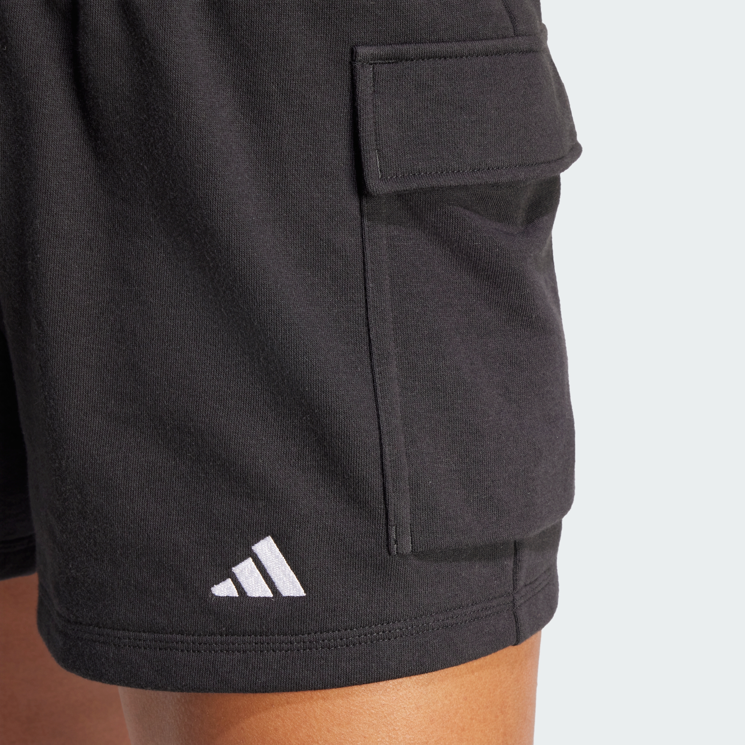 https://assets.adidas.com/images//28bab8f8664a4787881ee24823a012bf_9366/JD9944_41_detail.jpg