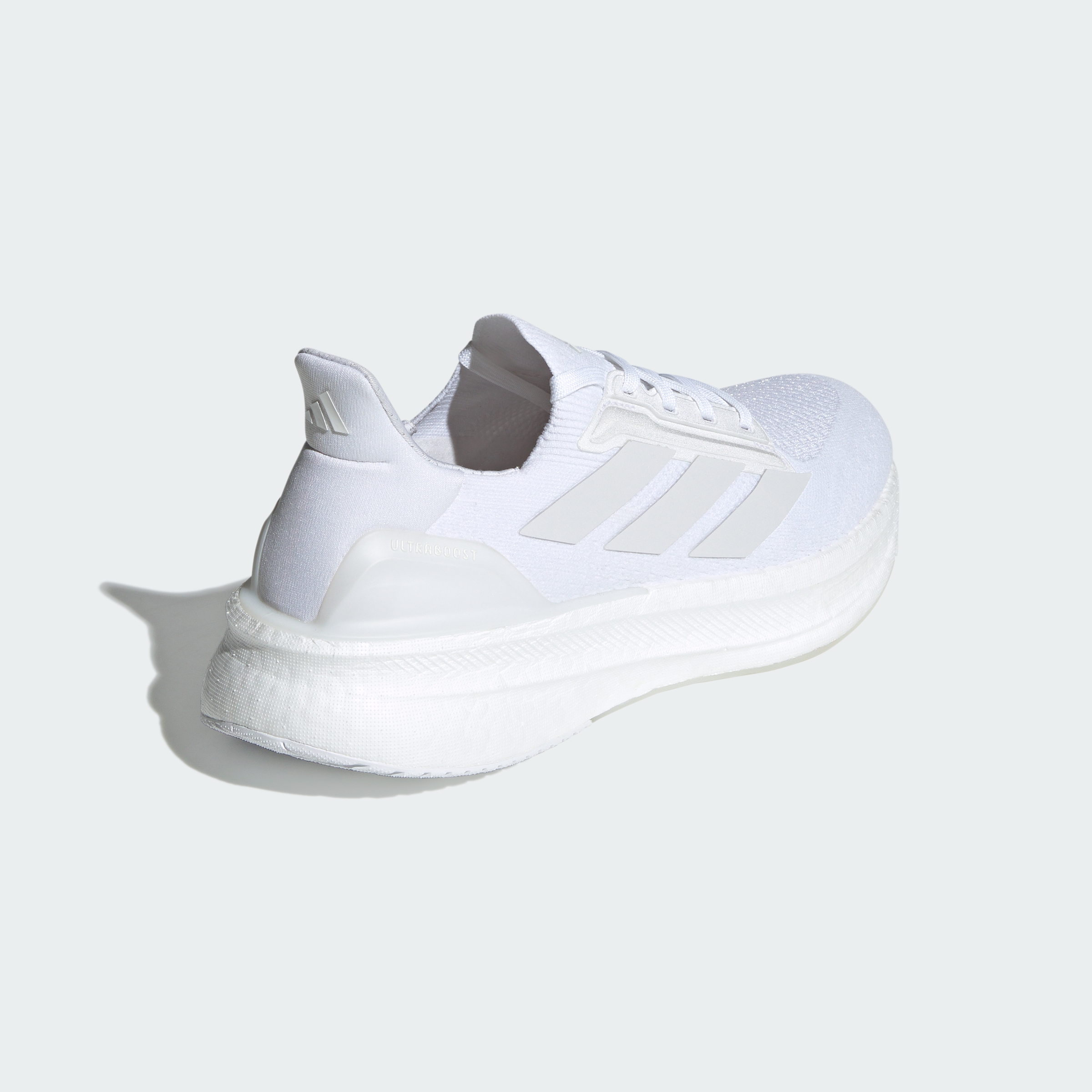 https://assets.adidas.com/images//dbbd5924ec0b4389883f3b0380f7cab9_9366/JH7245_05_standard.jpg