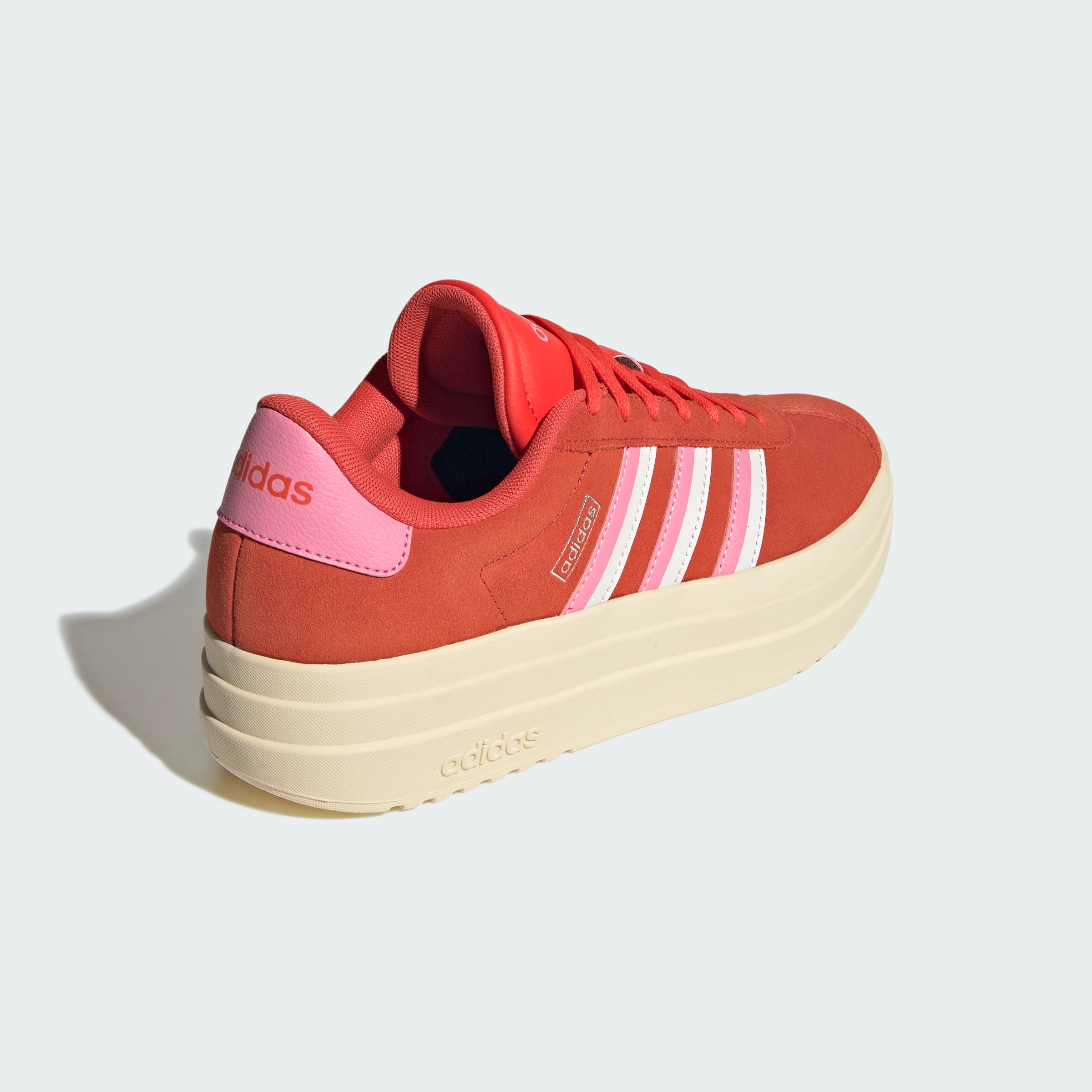 https://assets.adidas.com/images//81014f366d954cb4b84032fbf6191338_9366/JI1786_05_standard.jpg