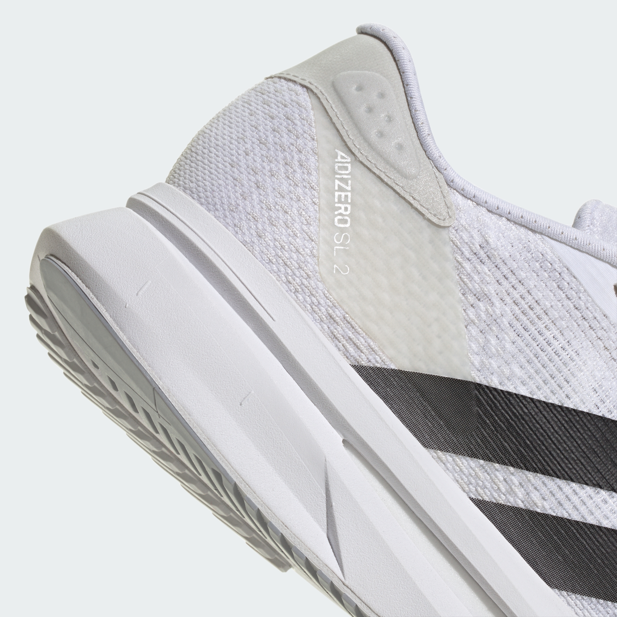 https://assets.adidas.com/images//74d22e0e4c3b4aae9b0d48a402d3507f_9366/JI2993_41_detail.jpg
