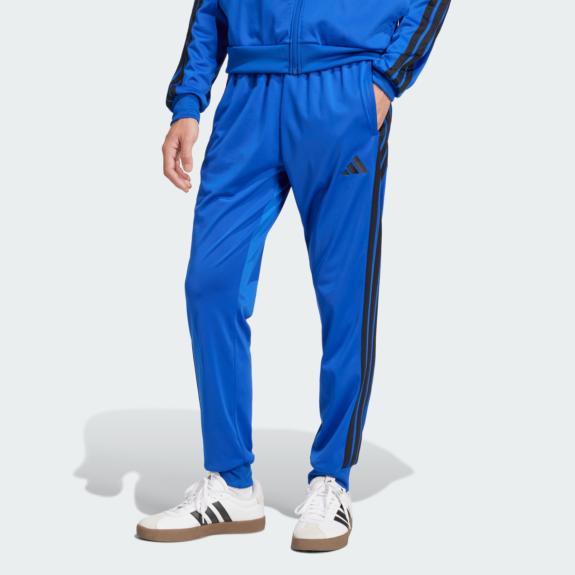 https://assets.adidas.com/images/a24aa202b3d64715bb9b2888cfe05272_9366/JI8813_000_plp_model.jpgJI8813_000_plp_model.jpg