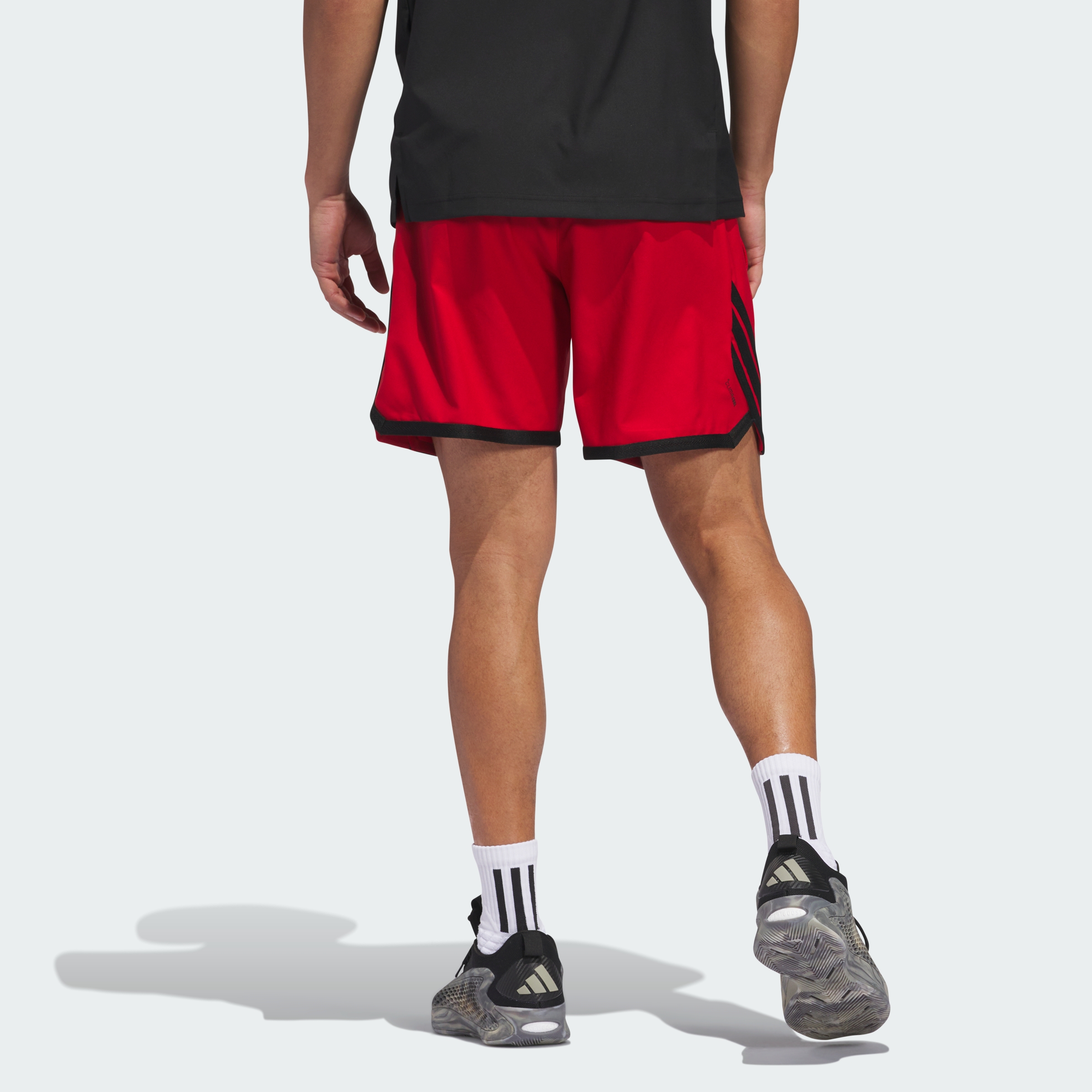 https://assets.adidas.com/images//d4c991a80d5746f5b9e35fe26a4476de_9366/JN0321_23_hover_model.jpg