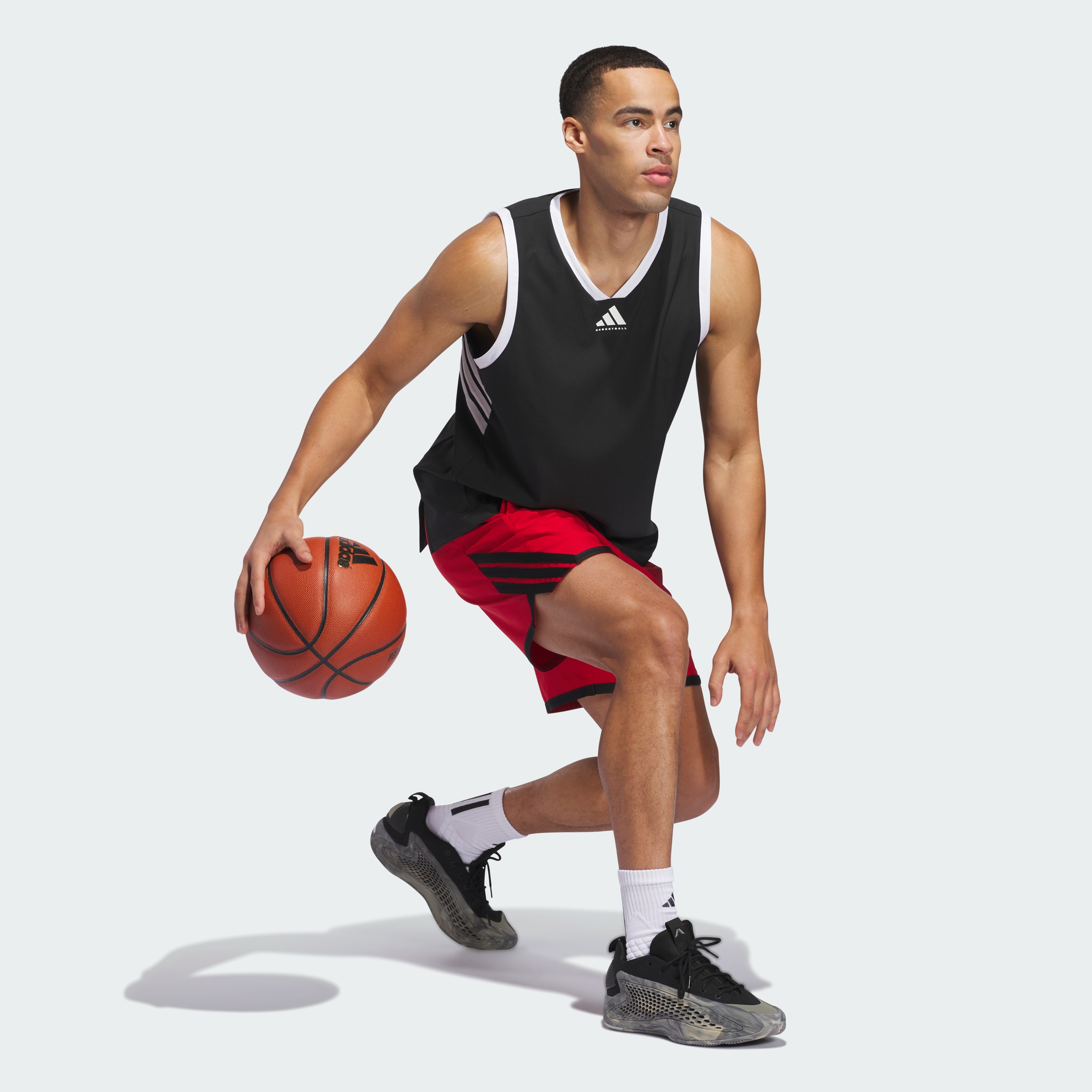 https://assets.adidas.com/images//a341d2dda69f4b1d852145c3da716200_9366/JN0321_25_model.jpg