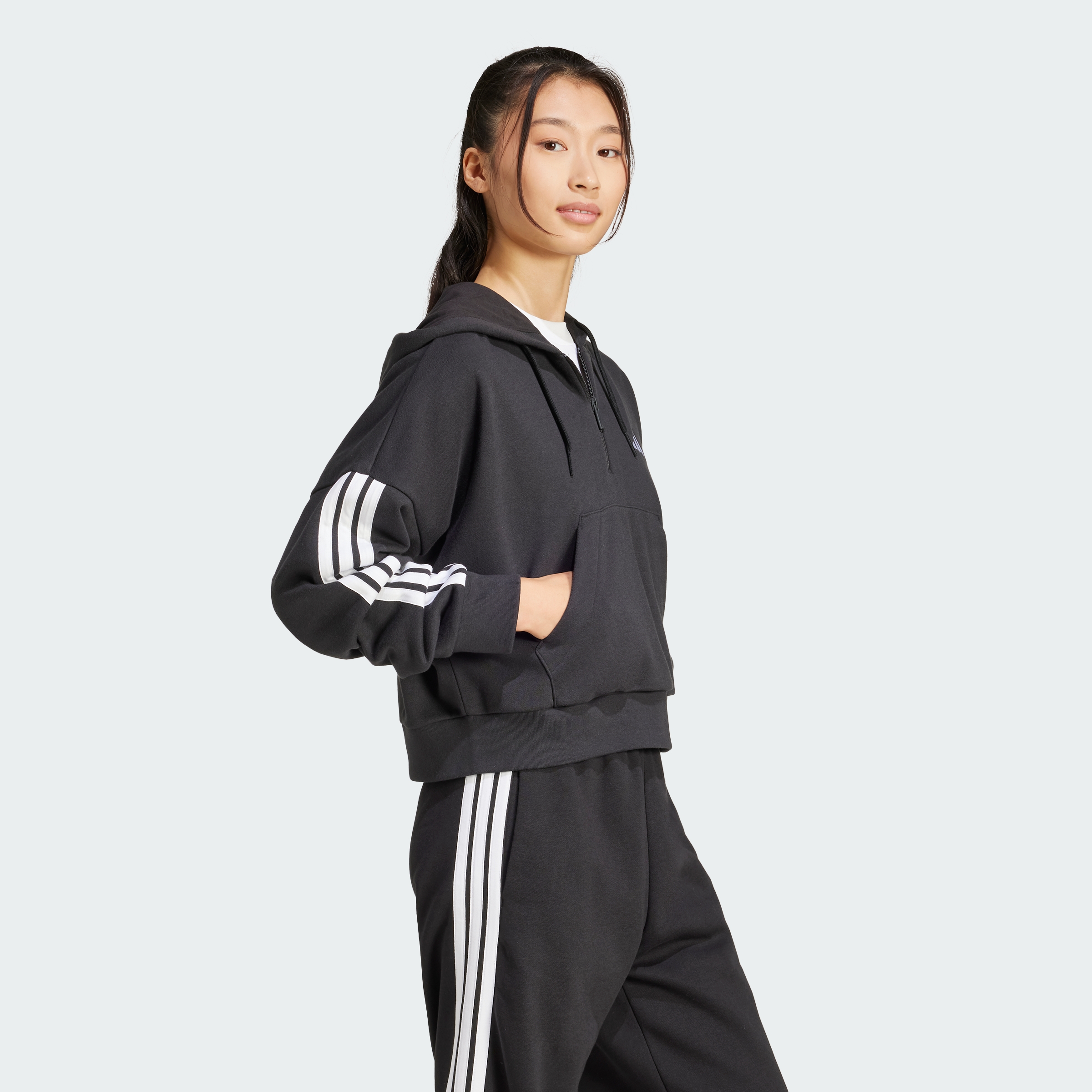 https://assets.adidas.com/images//62a116e3924e485cbd9b13e22e747a14_9366/JN1956_25_model.jpg