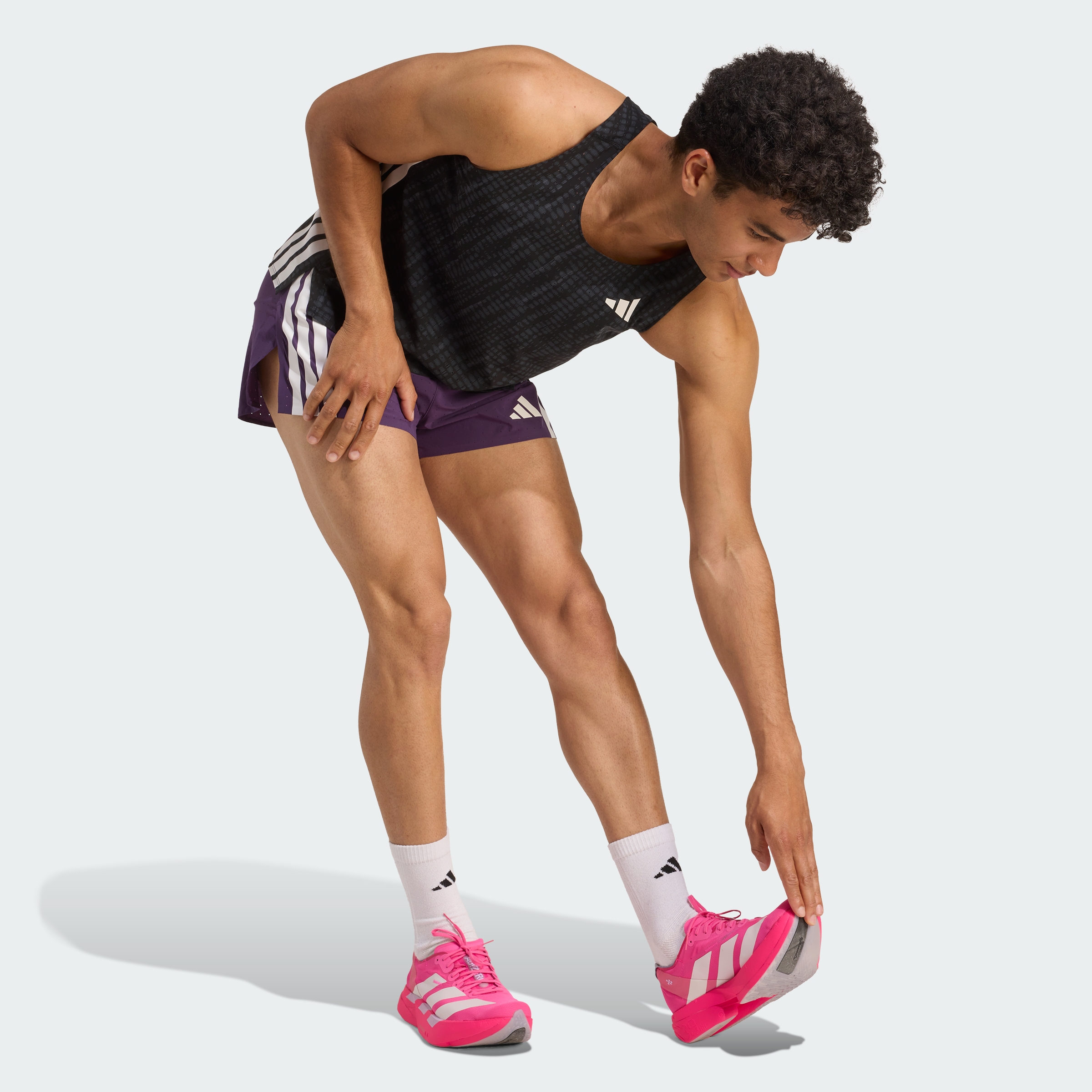 https://assets.adidas.com/images//8a16ec24bbc34751ac02981d98b74b60_9366/JP3774_25_model.jpg
