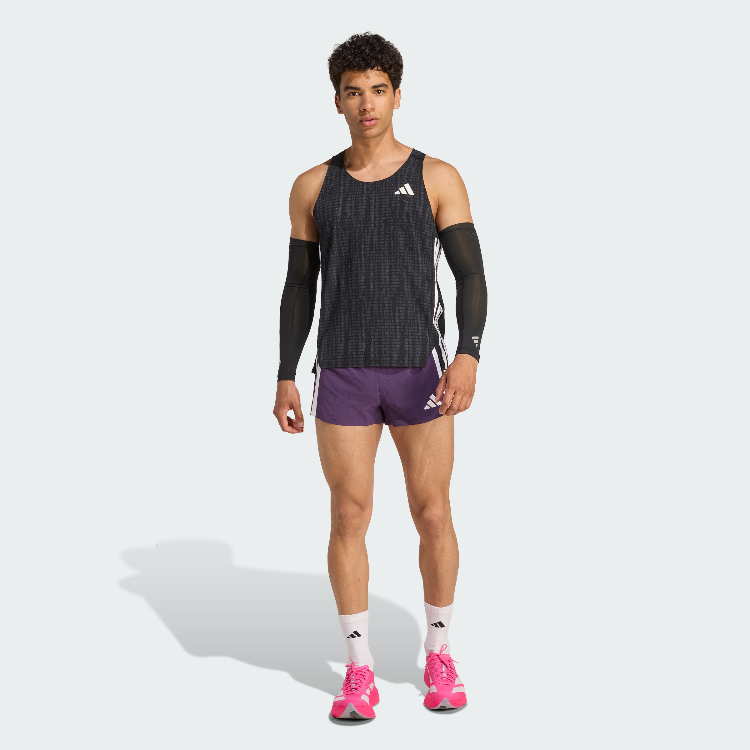 https://assets.adidas.com/images//9adb0b1f962c41c5aee507f453aafe9a_9366/JP3774_25_outfit.jpg