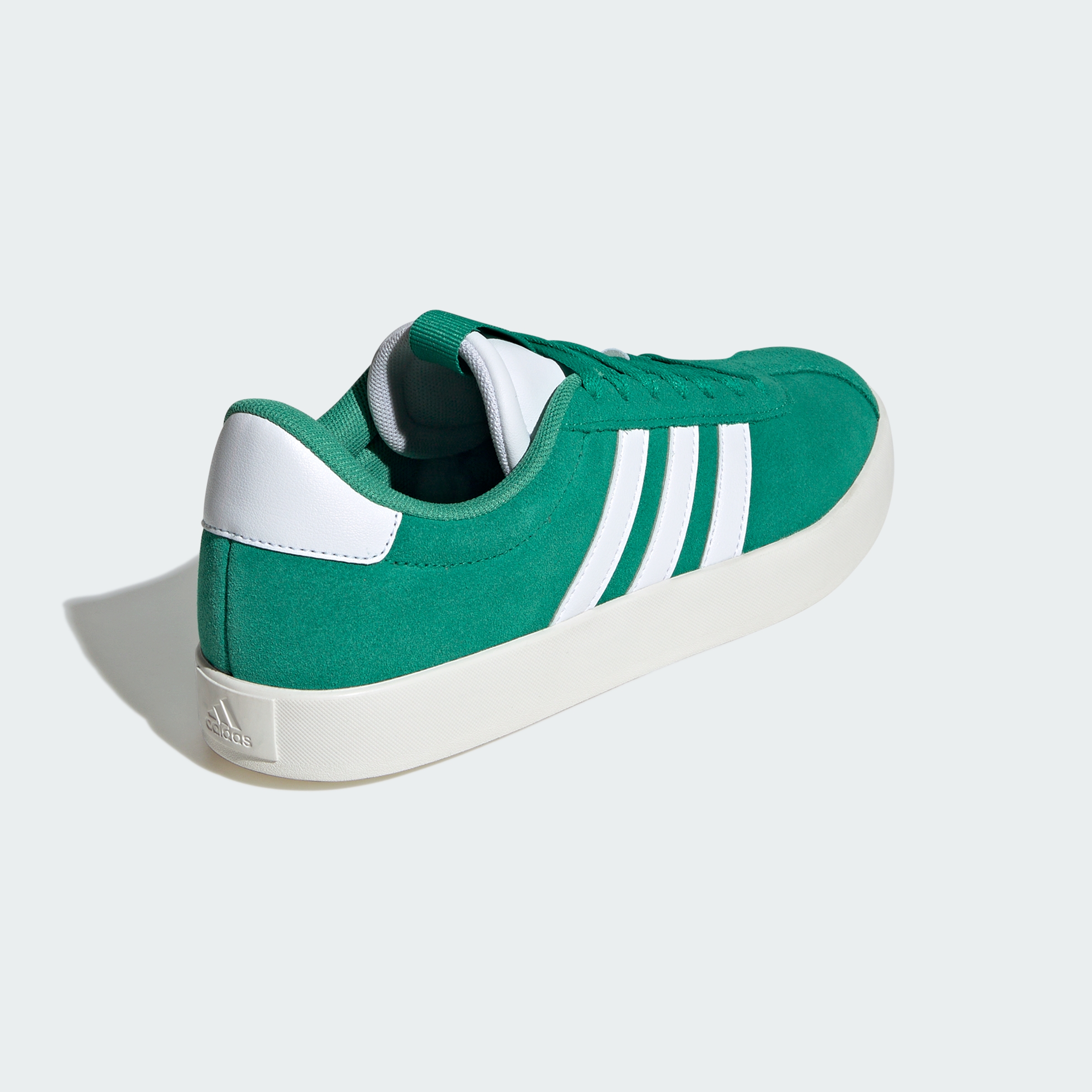 https://assets.adidas.com/images//fb5c7755f4404f33bfc354896f13bad0_9366/JP5324_05_standard.jpg