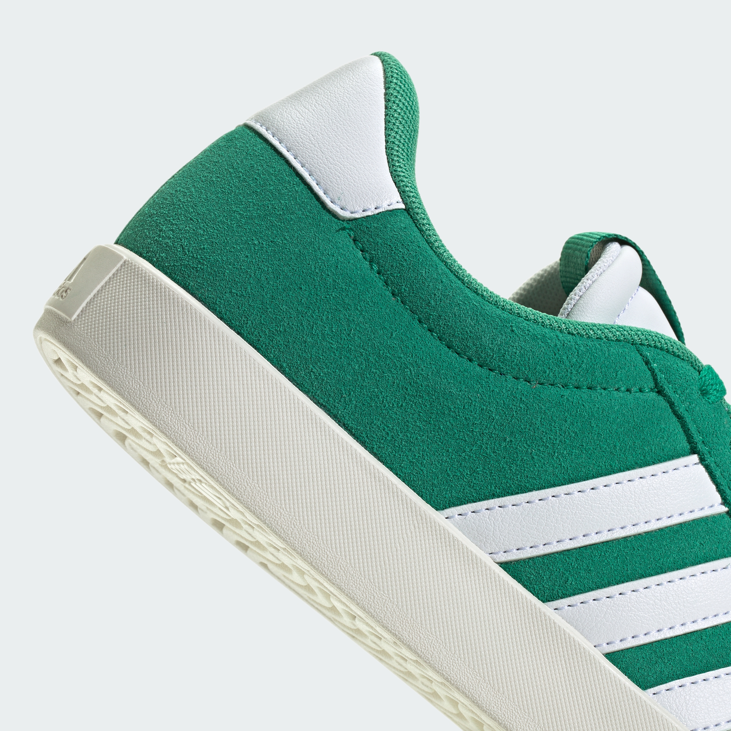 https://assets.adidas.com/images//be77db4a52df4ceaa5926a65cead6fd1_9366/JP5324_41_detail.jpg