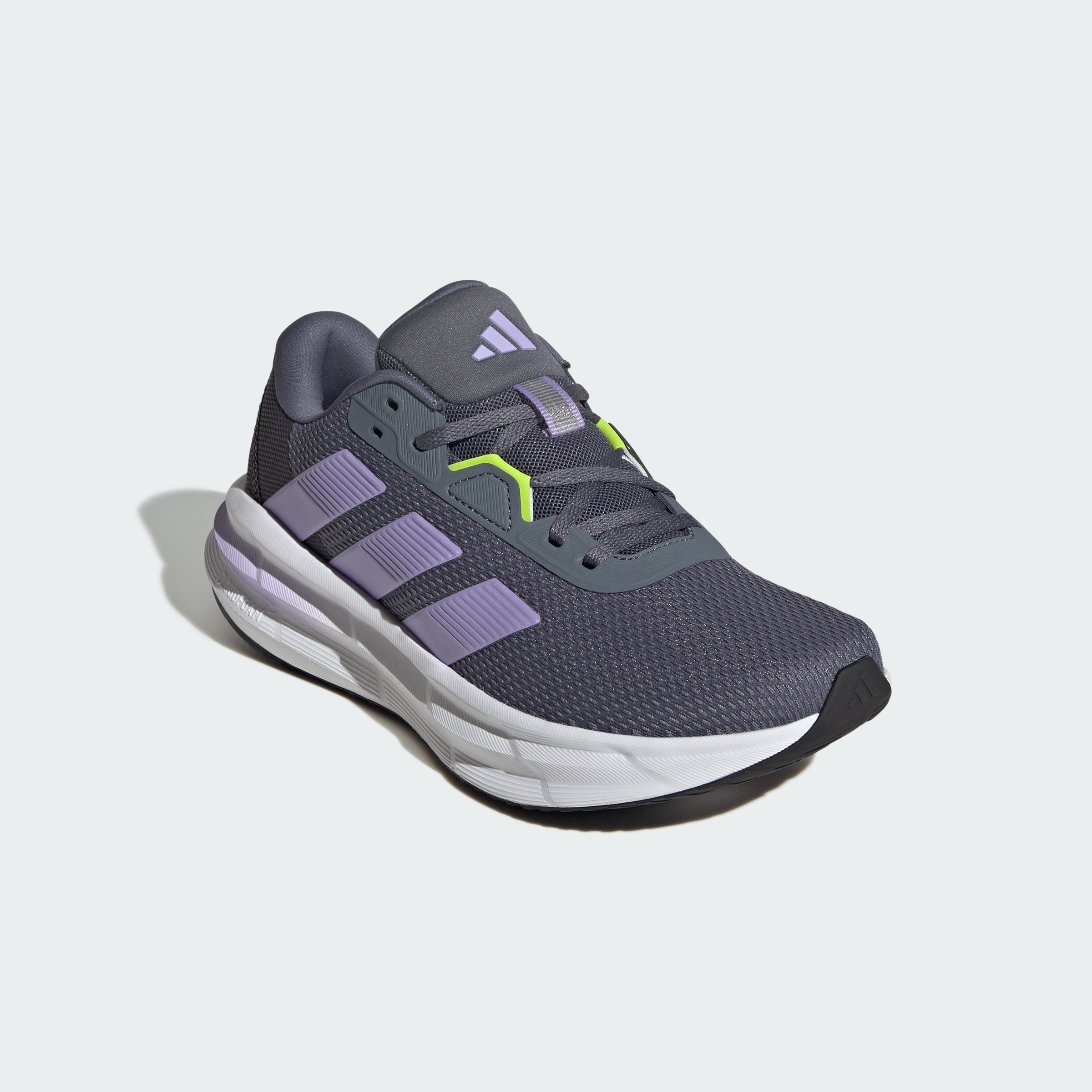https://assets.adidas.com/images//51137749ff3b41179954d6de6538a954_9366/JP6591_04_standard.jpg