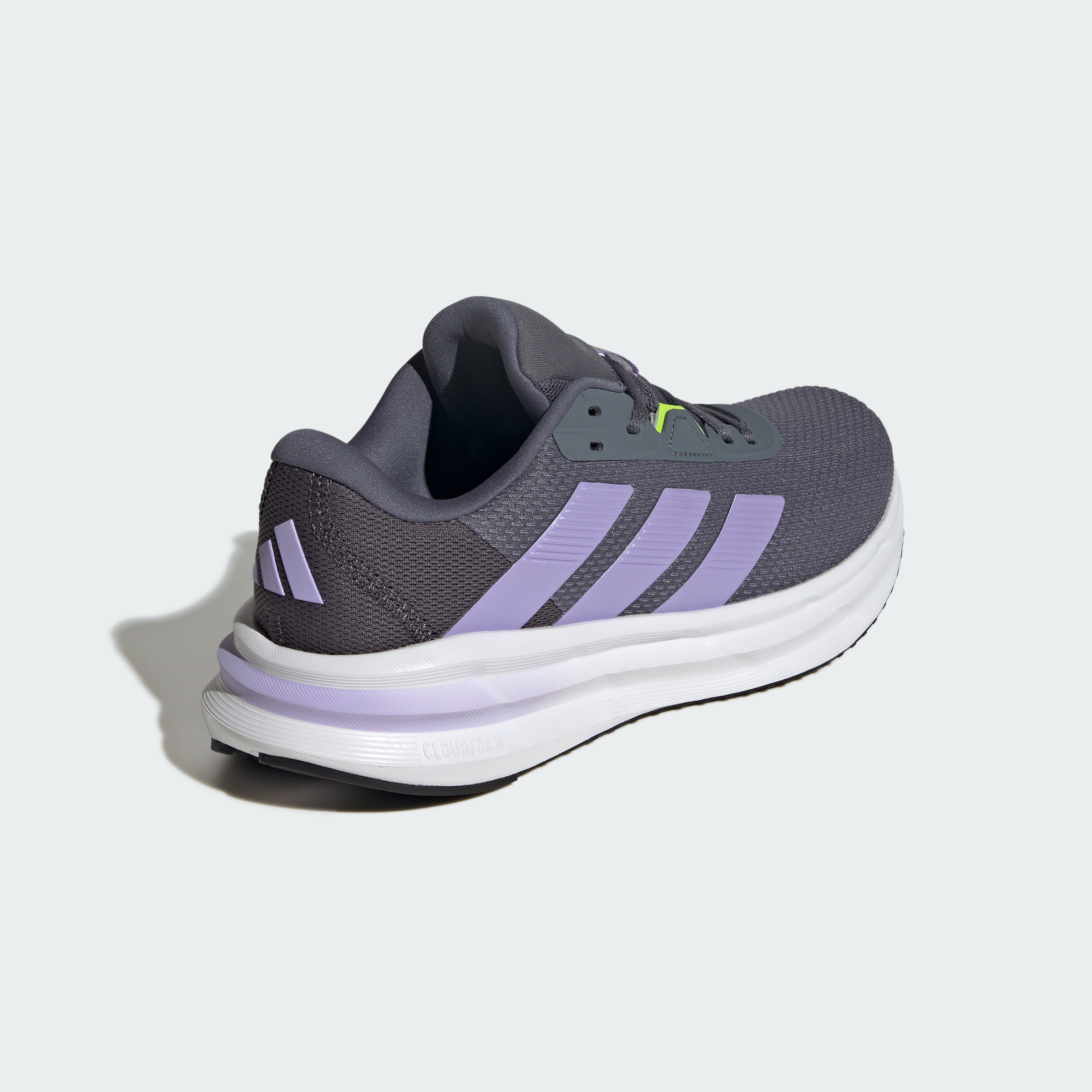 https://assets.adidas.com/images//10cb475c20554882b149a32a33e8ae46_9366/JP6591_05_standard.jpg