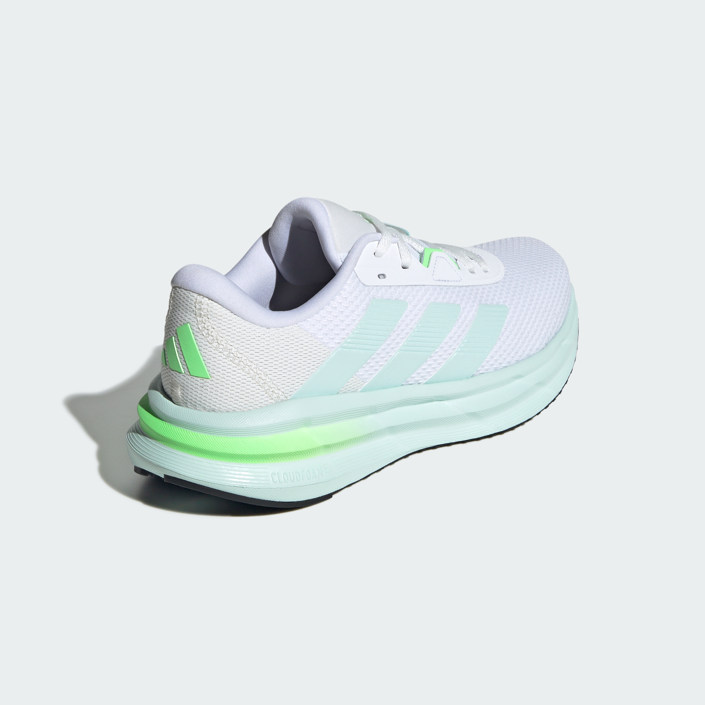 https://assets.adidas.com/images//e19575426e7b45c4bcbac5e346d64973_9366/JQ2610_05_standard.jpg