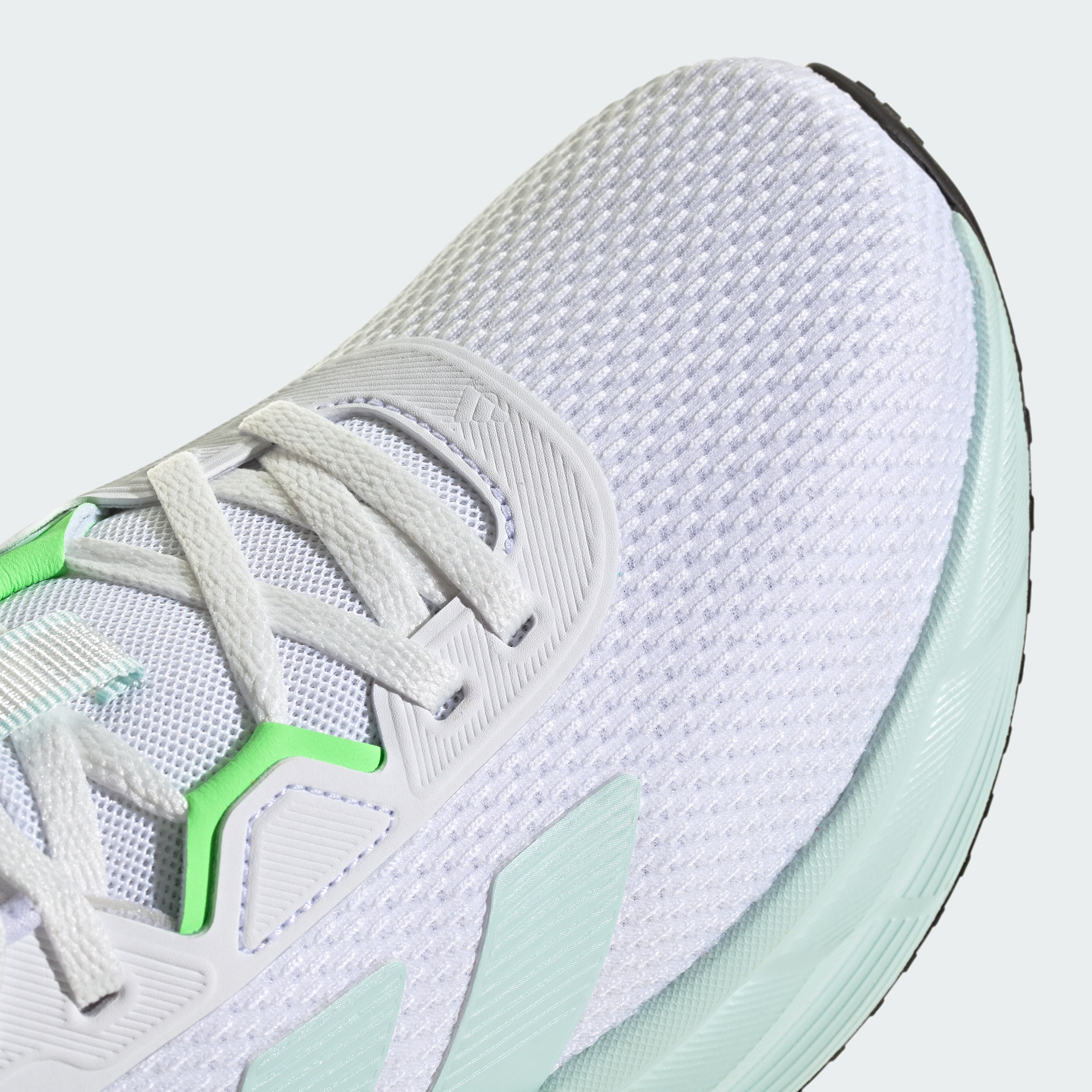 https://assets.adidas.com/images//f54b84c317814f1c85662d53eaed9333_9366/JQ2610_41_detail.jpg