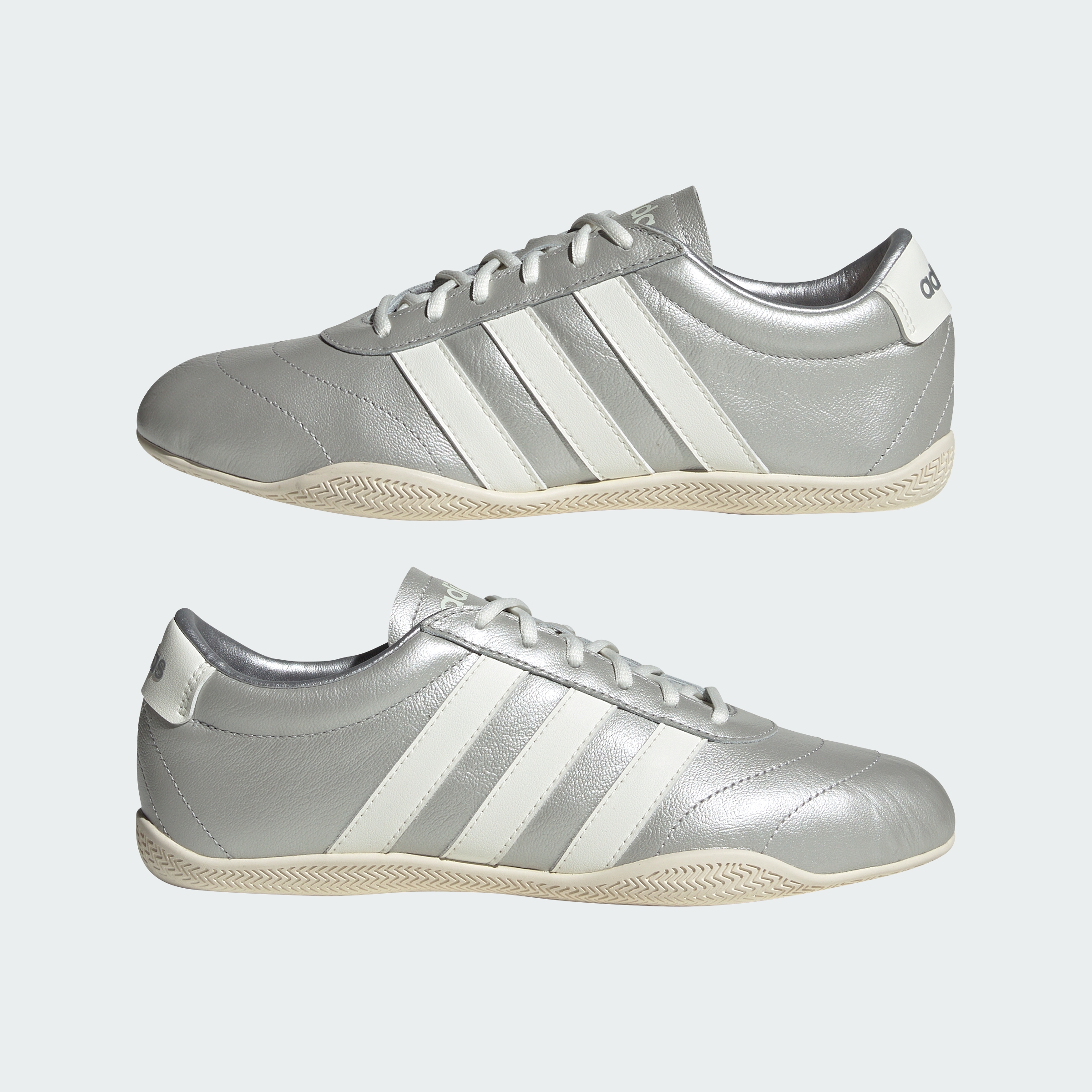 https://assets.adidas.com/images//c9c8a8f591fb4d70a10d87e124d317d8_9366/JQ7243_09_standard.jpg