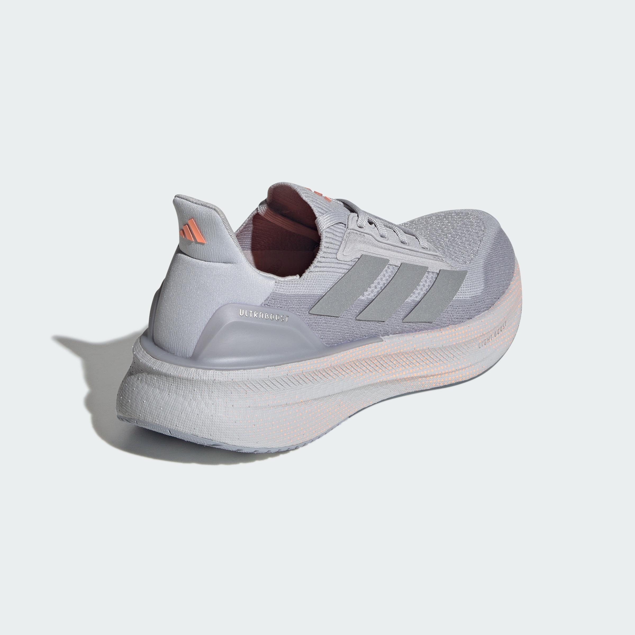 https://assets.adidas.com/images//f9958c5f96264dc9b13bd4f785e664f3_9366/JQ9084_05_standard.jpg