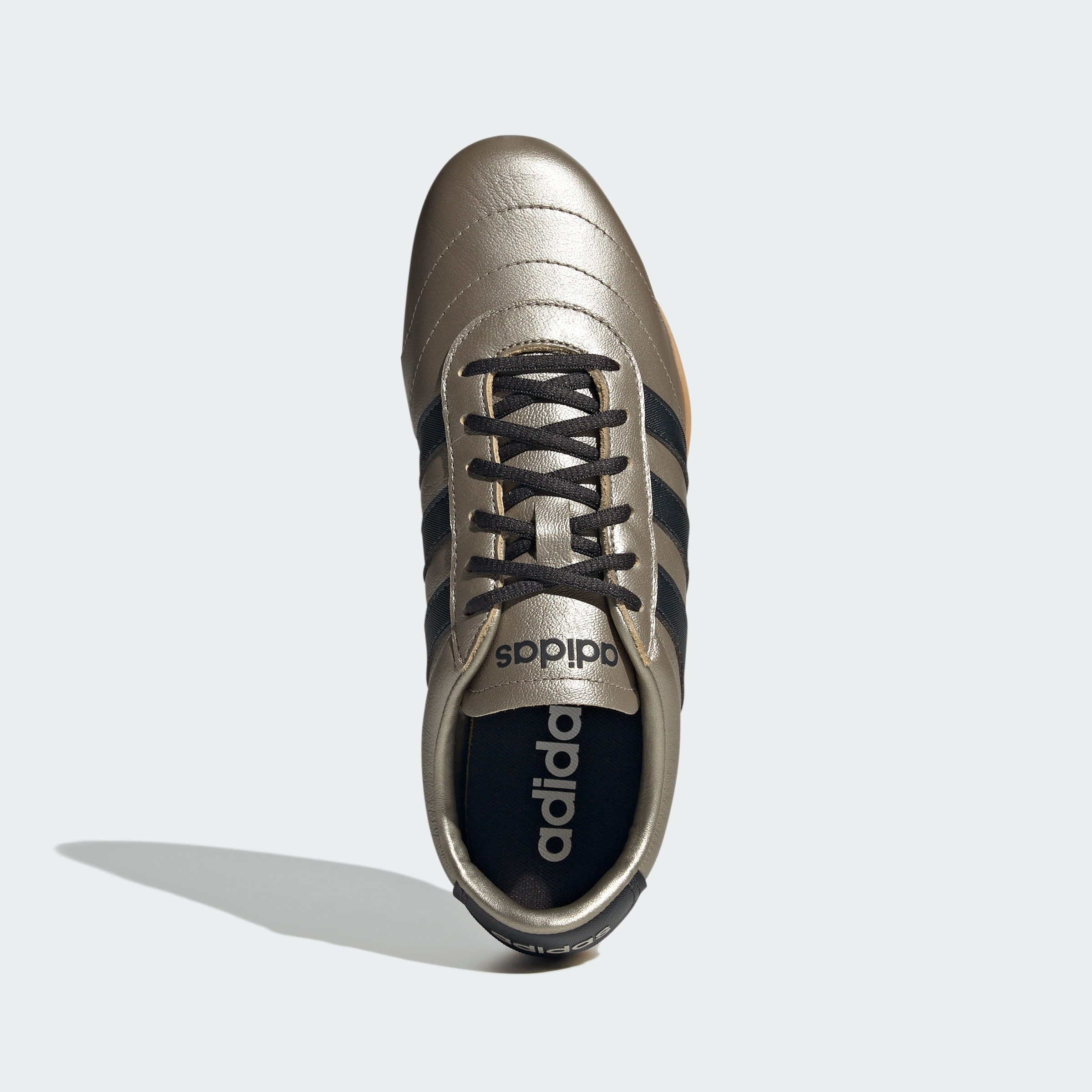 https://assets.adidas.com/images//b2aa038ece4b414f96008d8c8ae678b5_9366/JQ9681_02_standard.jpg
